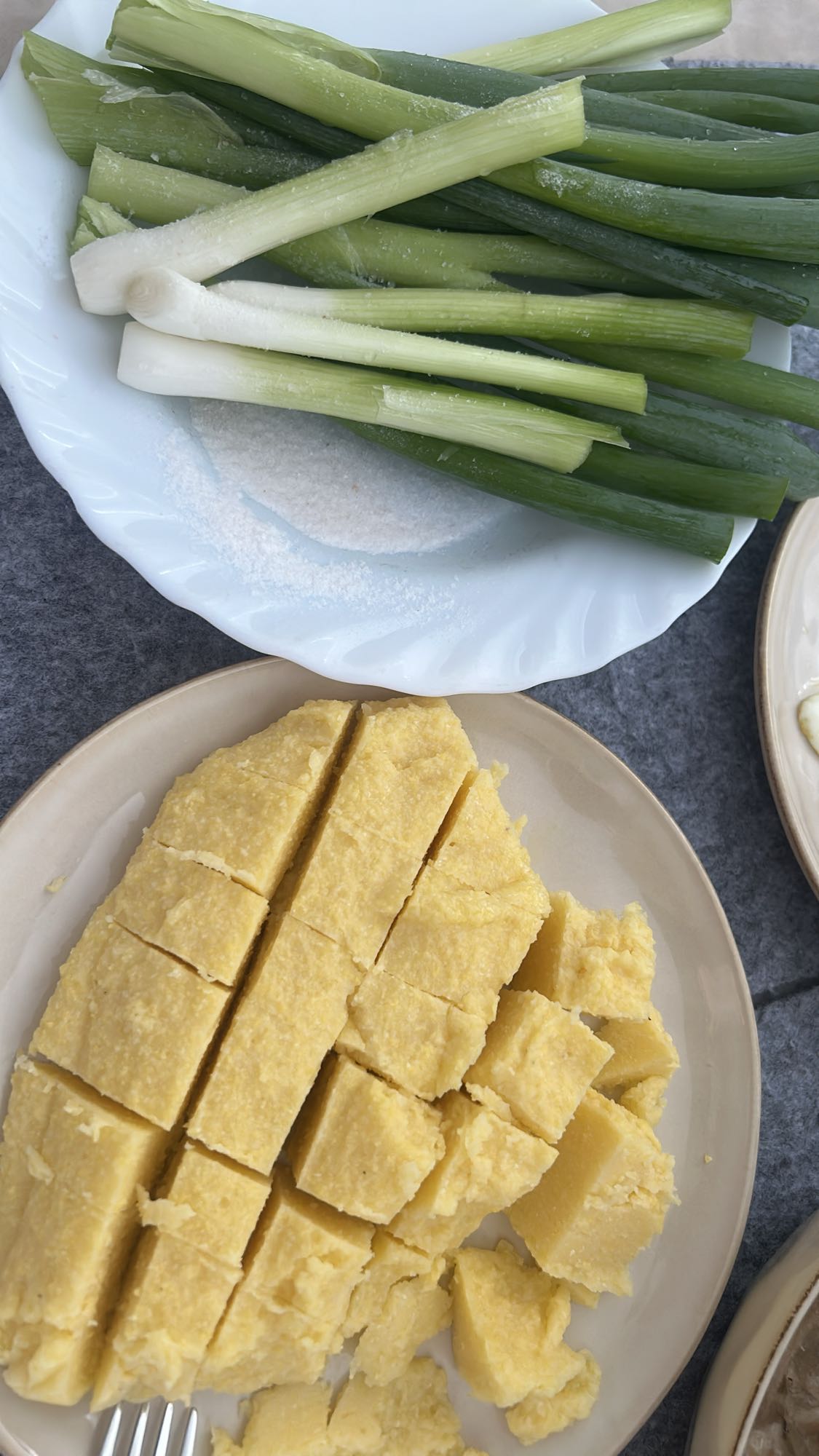 polenta con cebolla verde