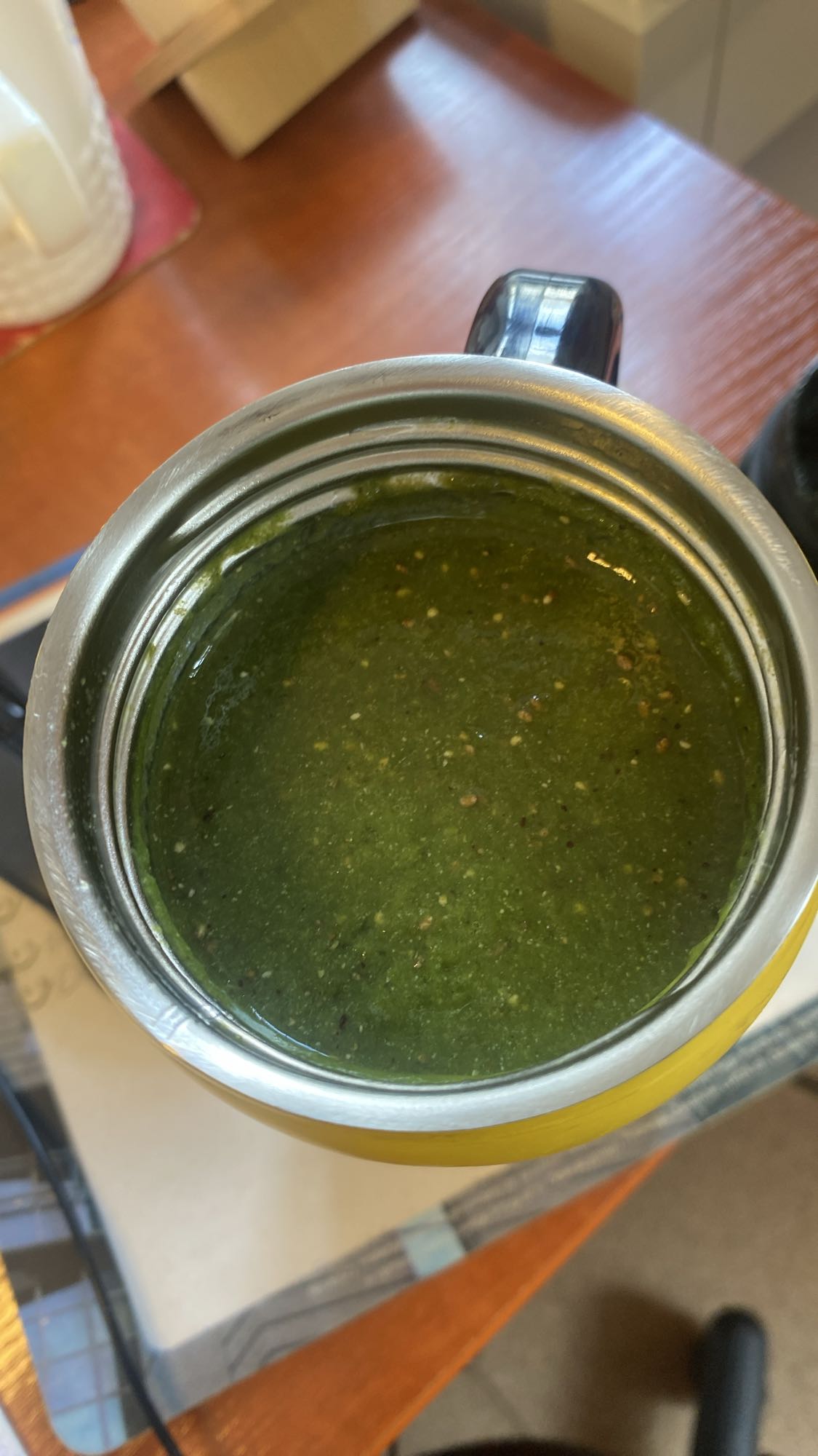 Sok z kiwi, połowy banana i szpinaku
