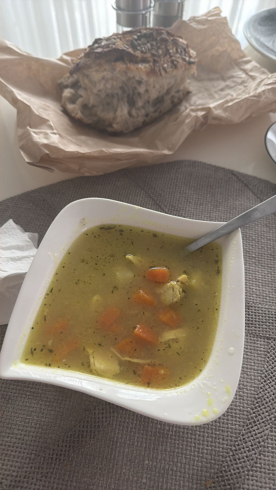 Куриный суп с хлебом