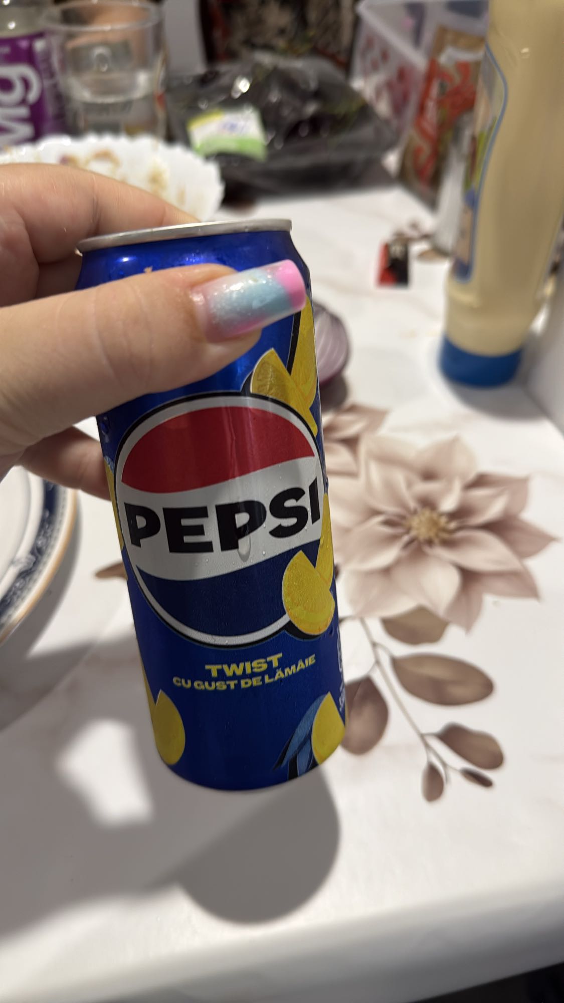 Pepsi Twist cu lamaie
