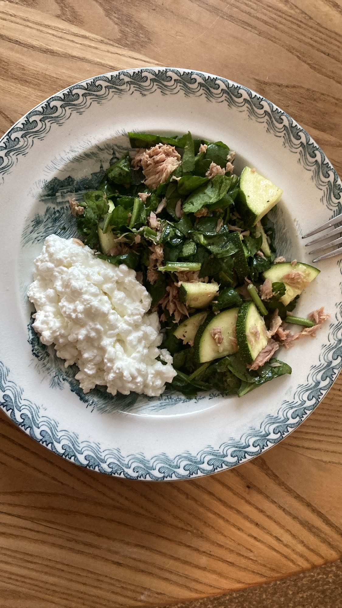 Tonfisksallad med keso
