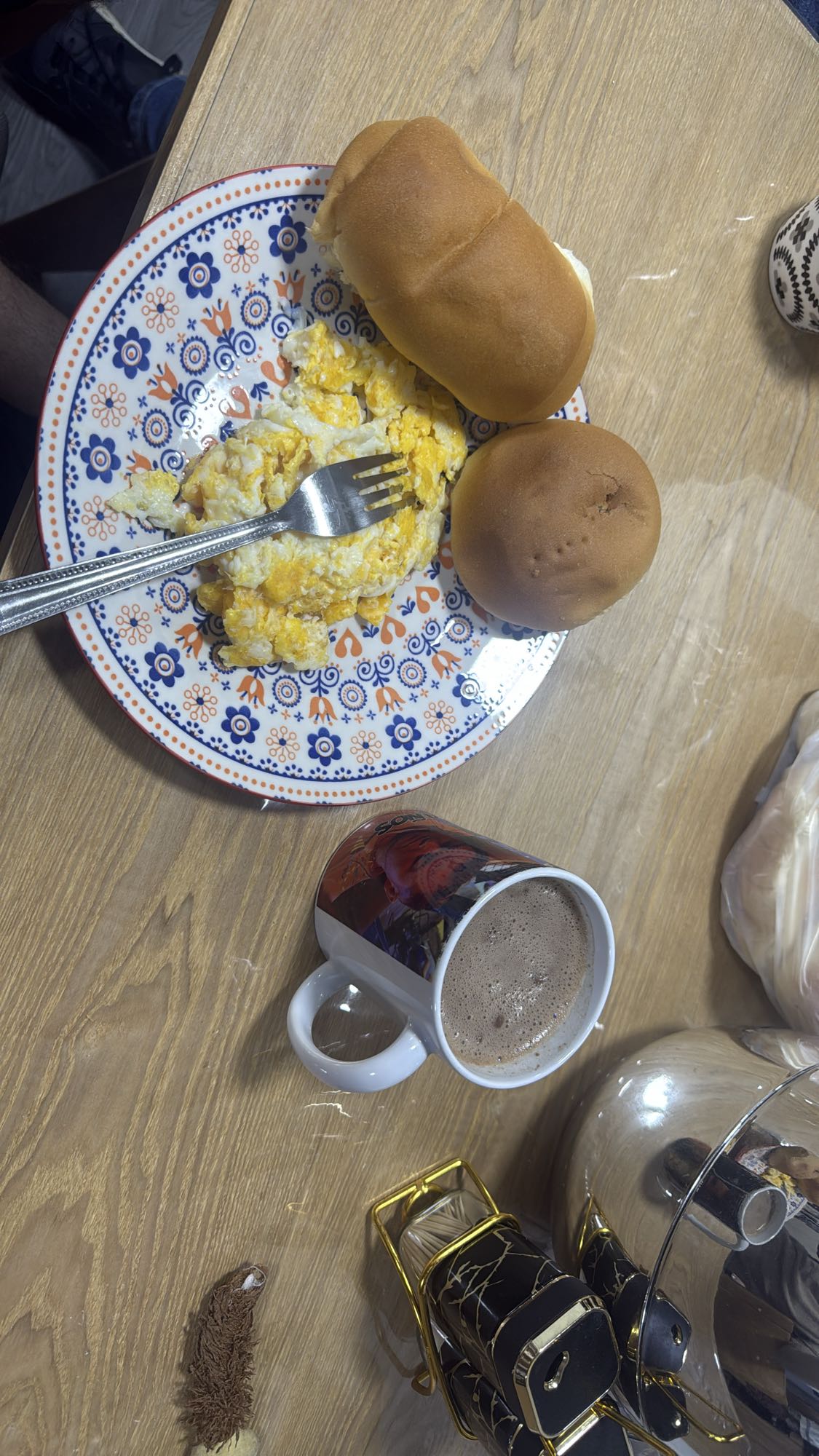 huevos con pan y cacao
