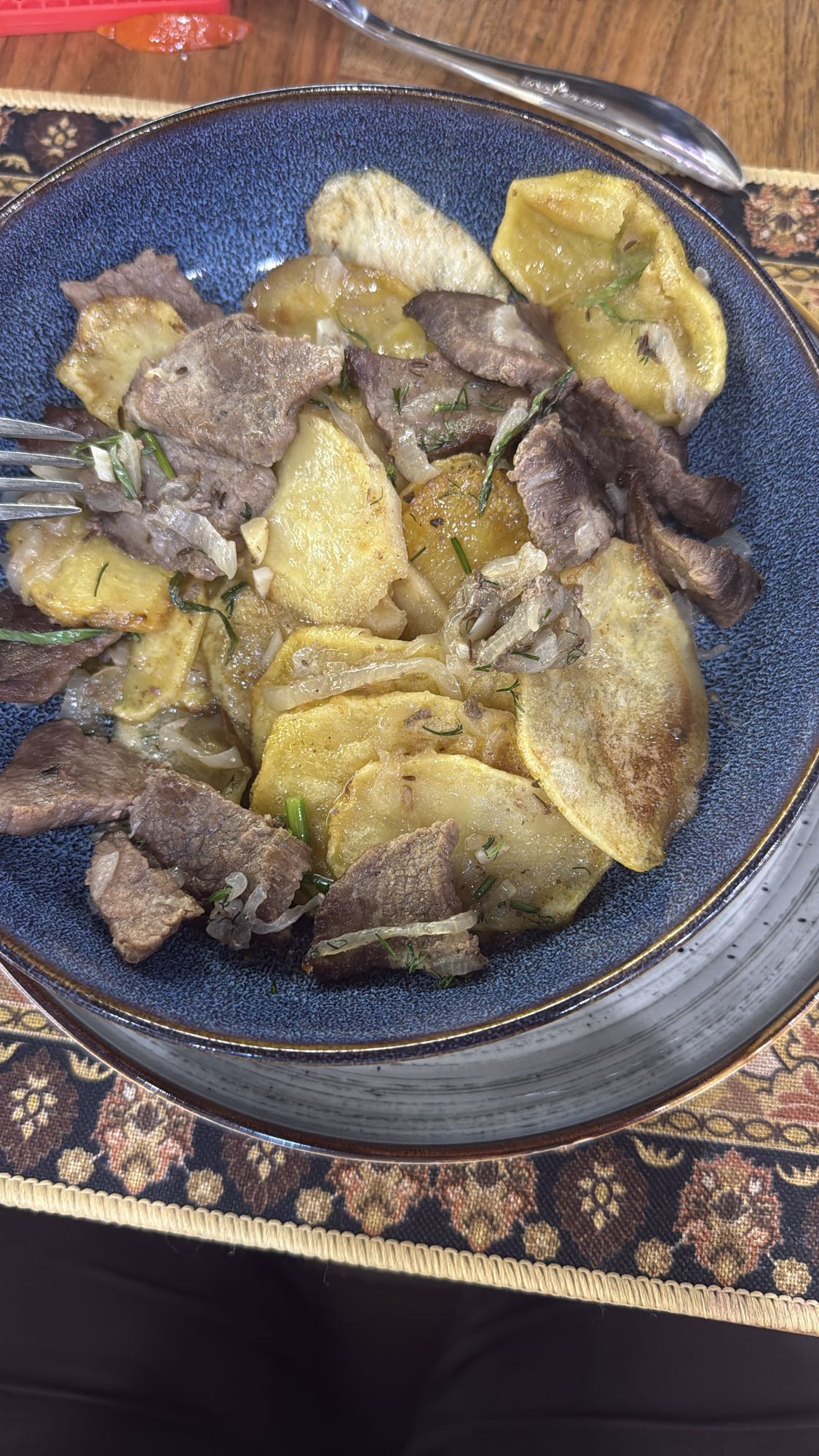 Жареный картофель с мясом