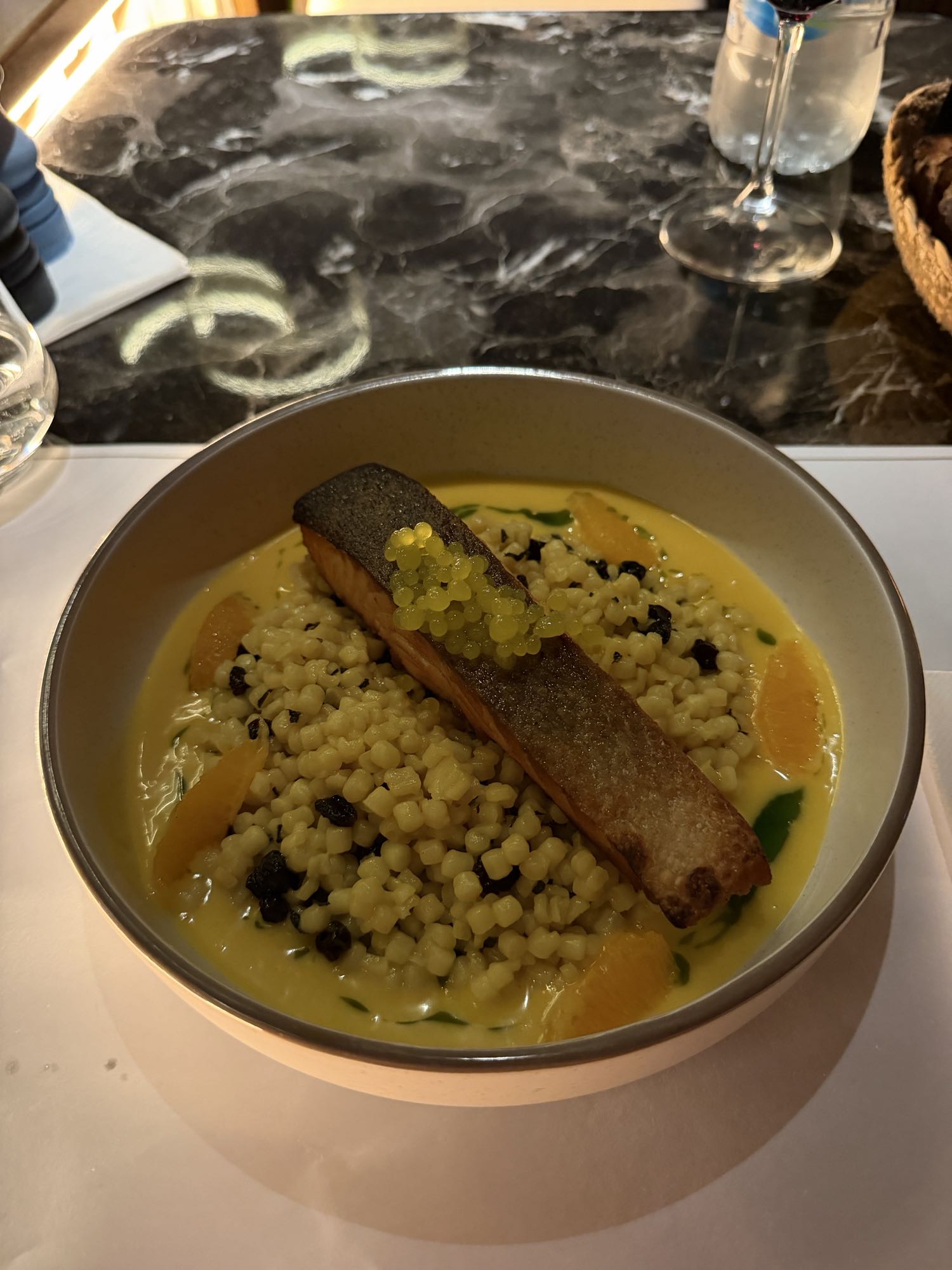 Salmone con fregola