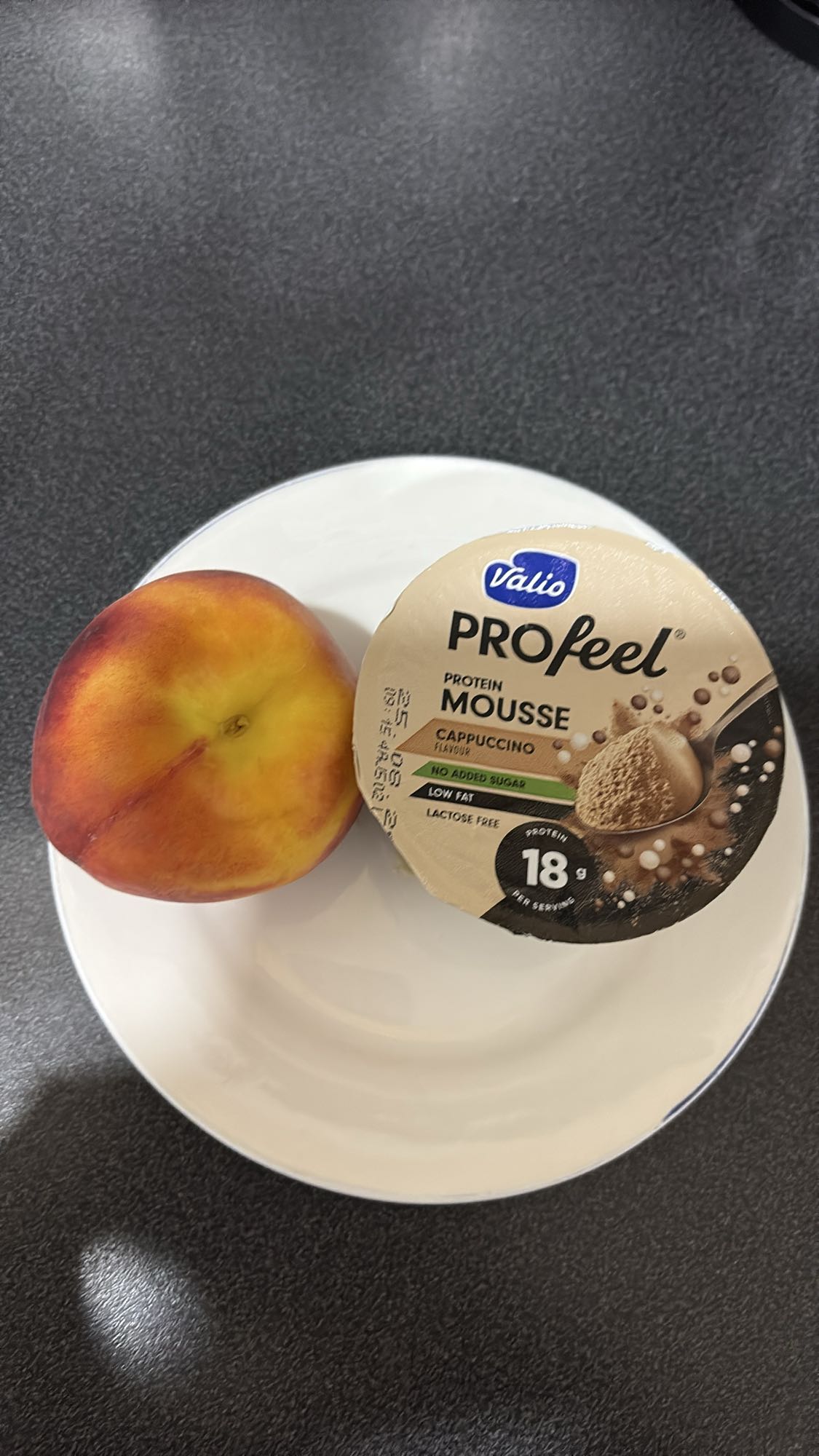 Fersken og proteinmousse