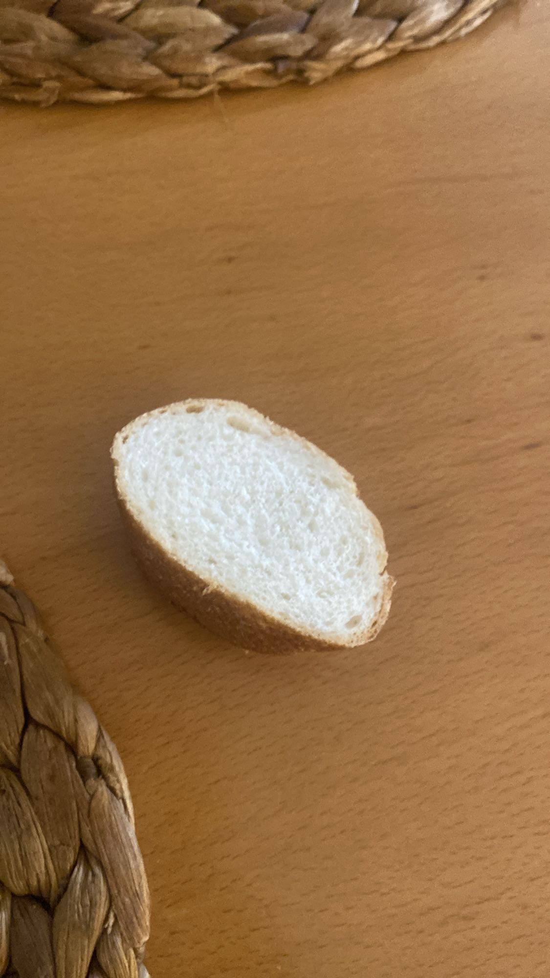 Kromka białego chleba