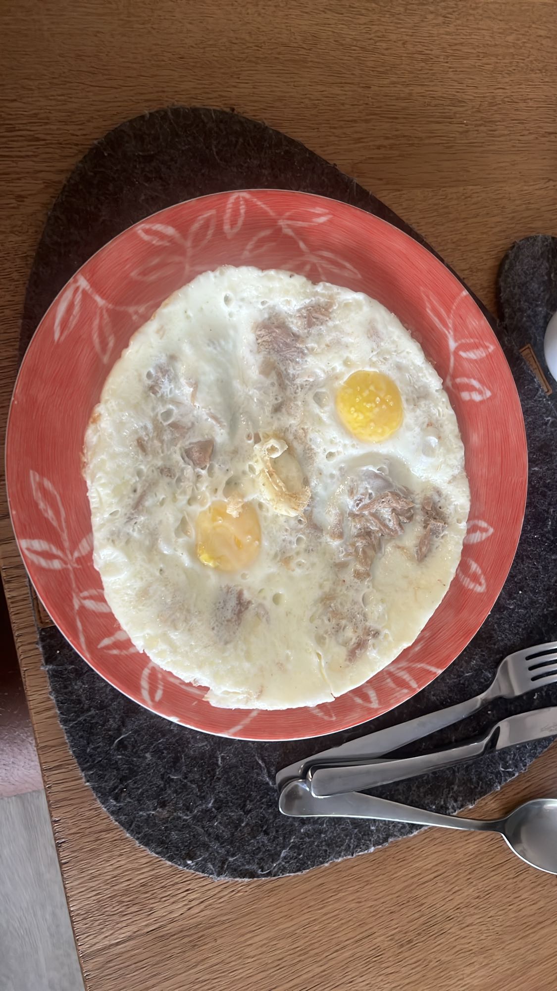 Uova al tegamino tonno