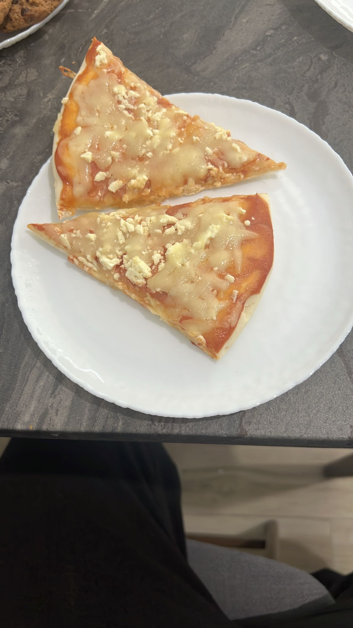 պանրով պիցցա