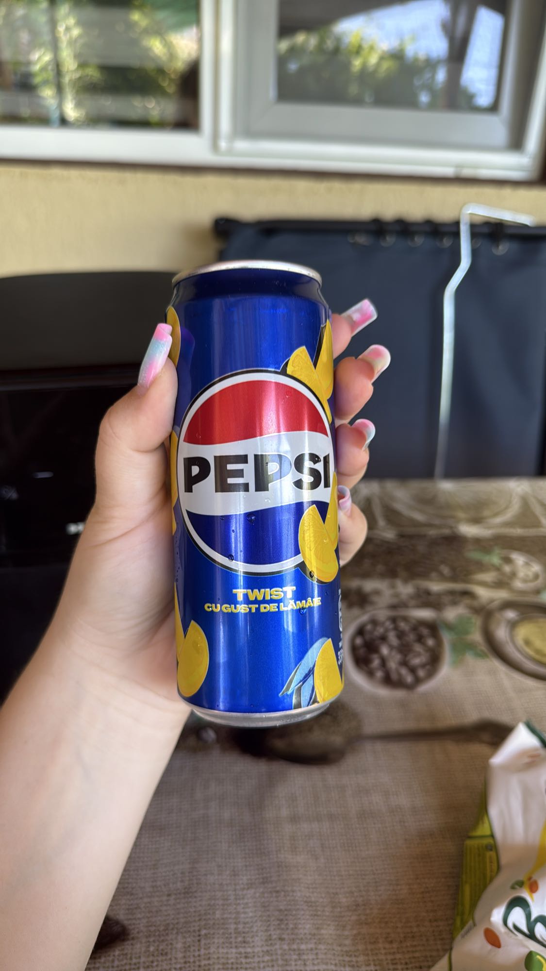 Pepsi Twist cu lamaie