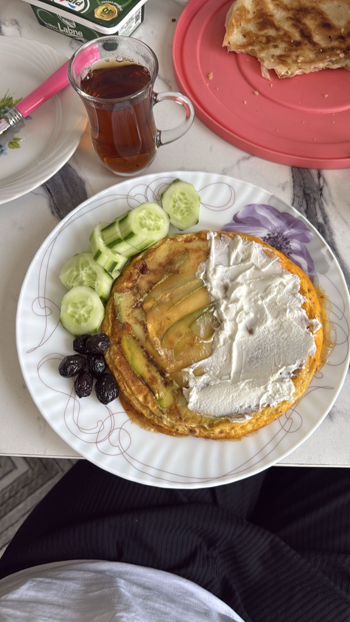 Labneli omlet tabağı