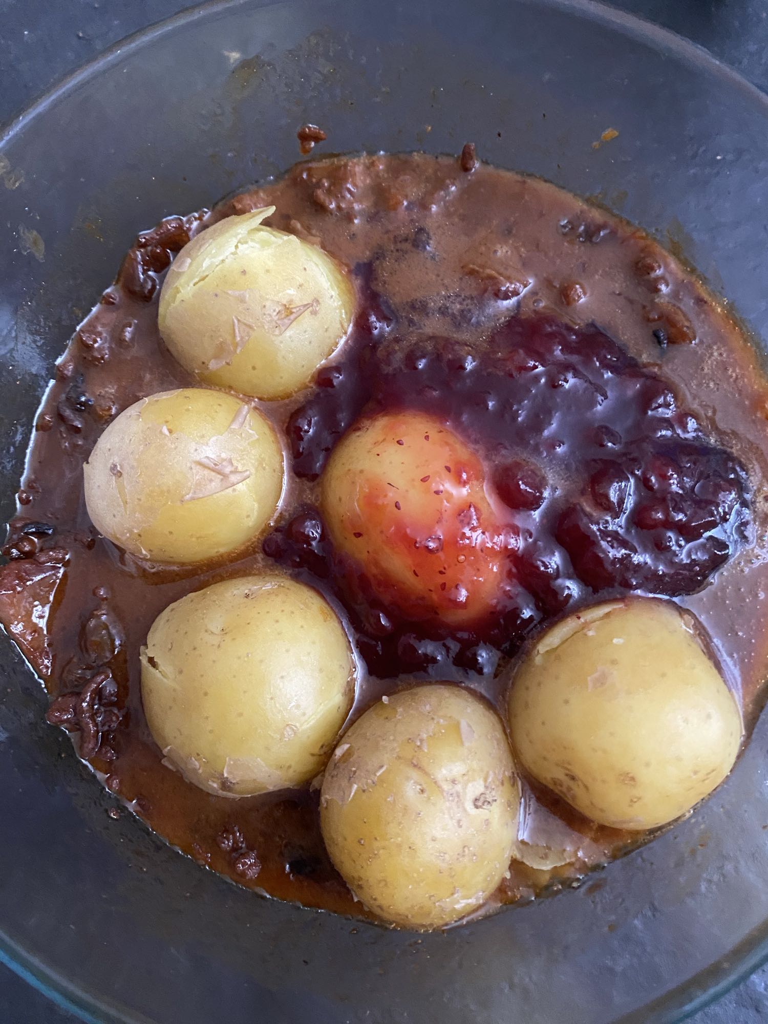 Potatis med bärsås