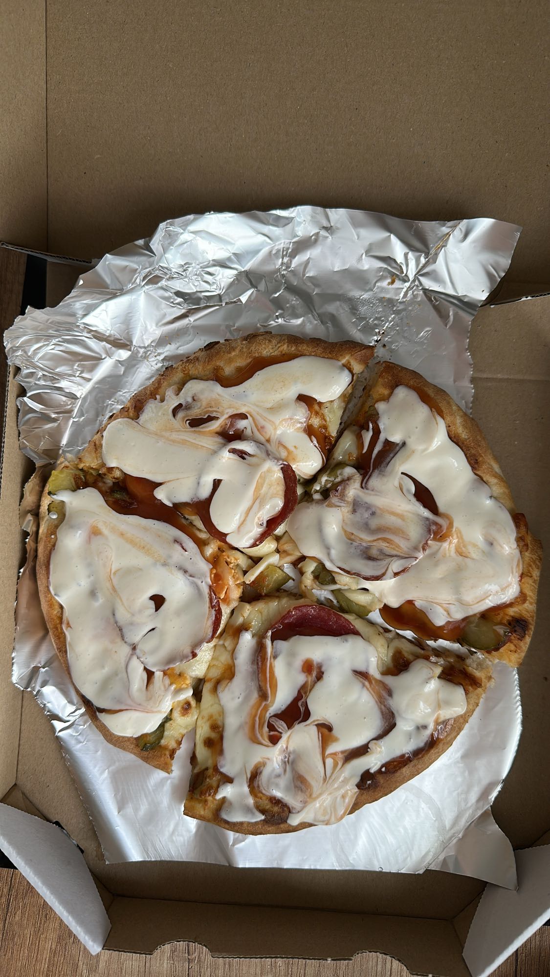 Pizza z salami i serem