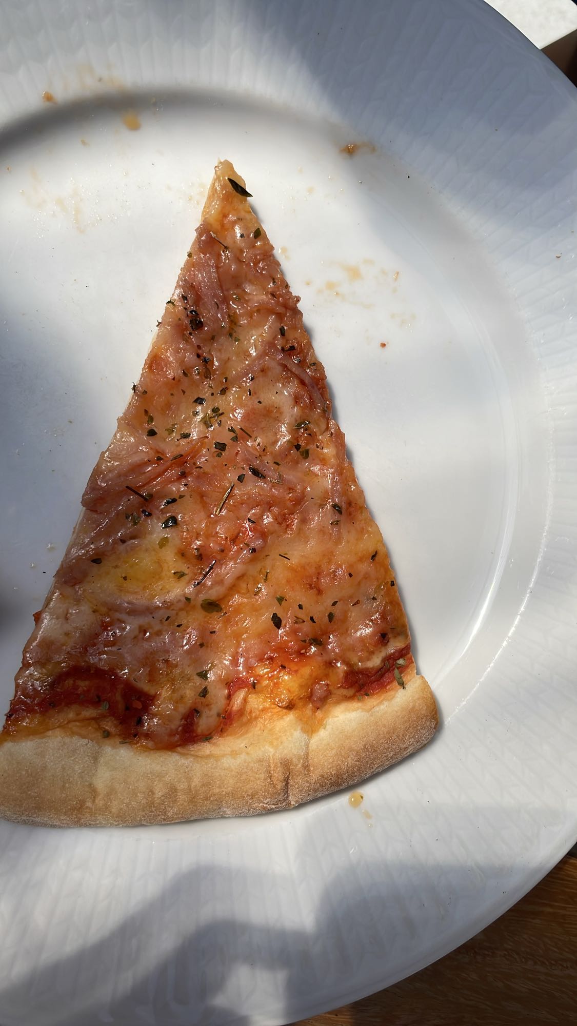 Ost- och skinkpizza