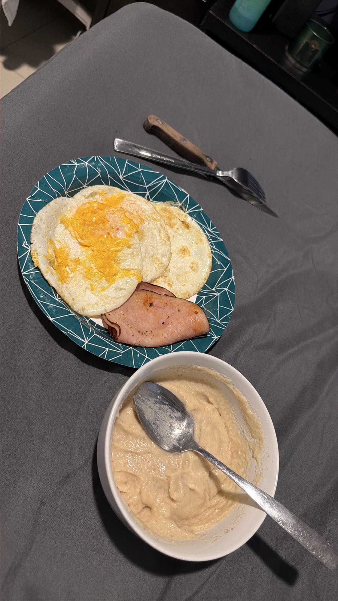 3 huevos con jamón de pavo, nestum y leche descremada