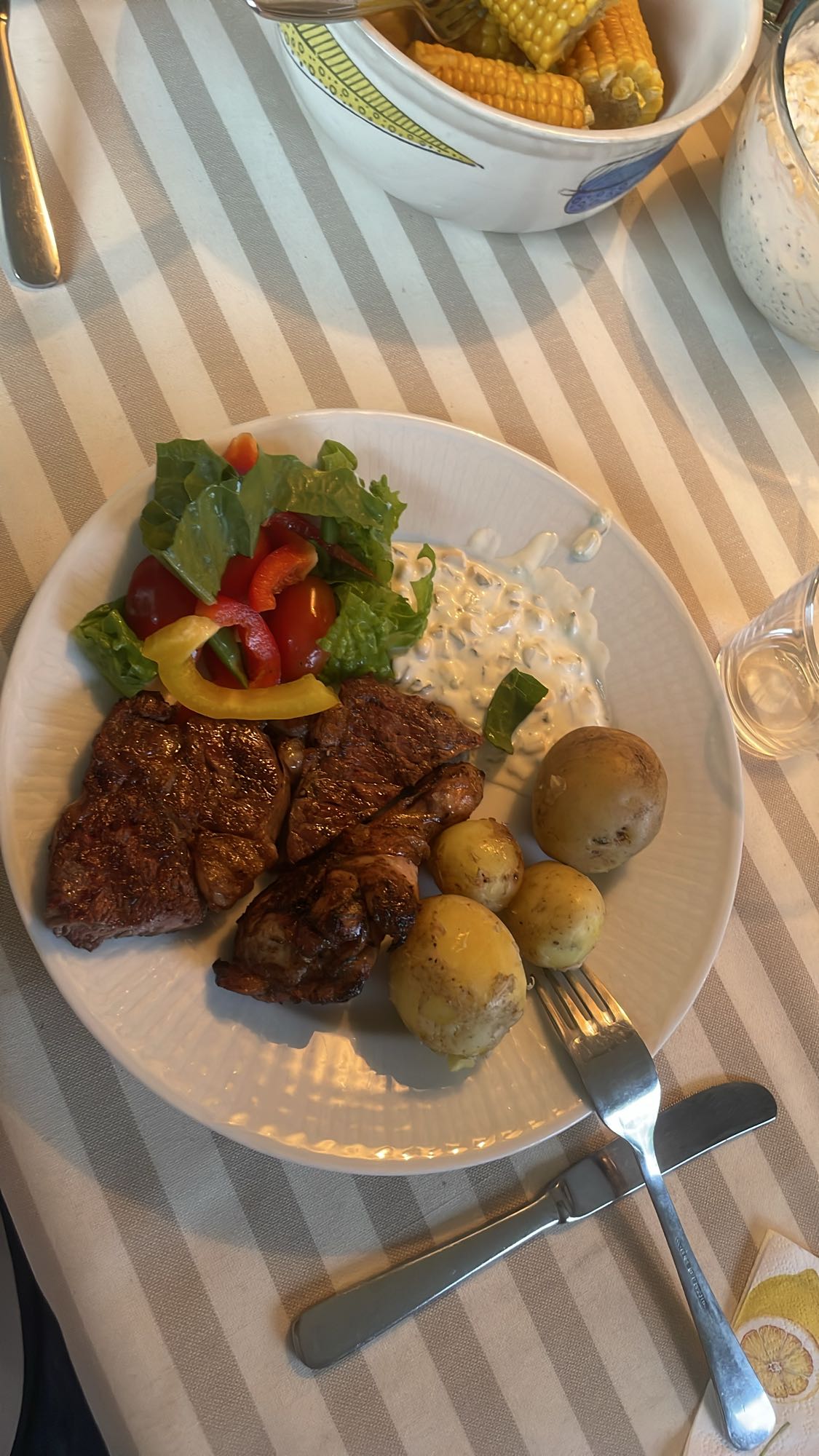 Grillat kött med potatis