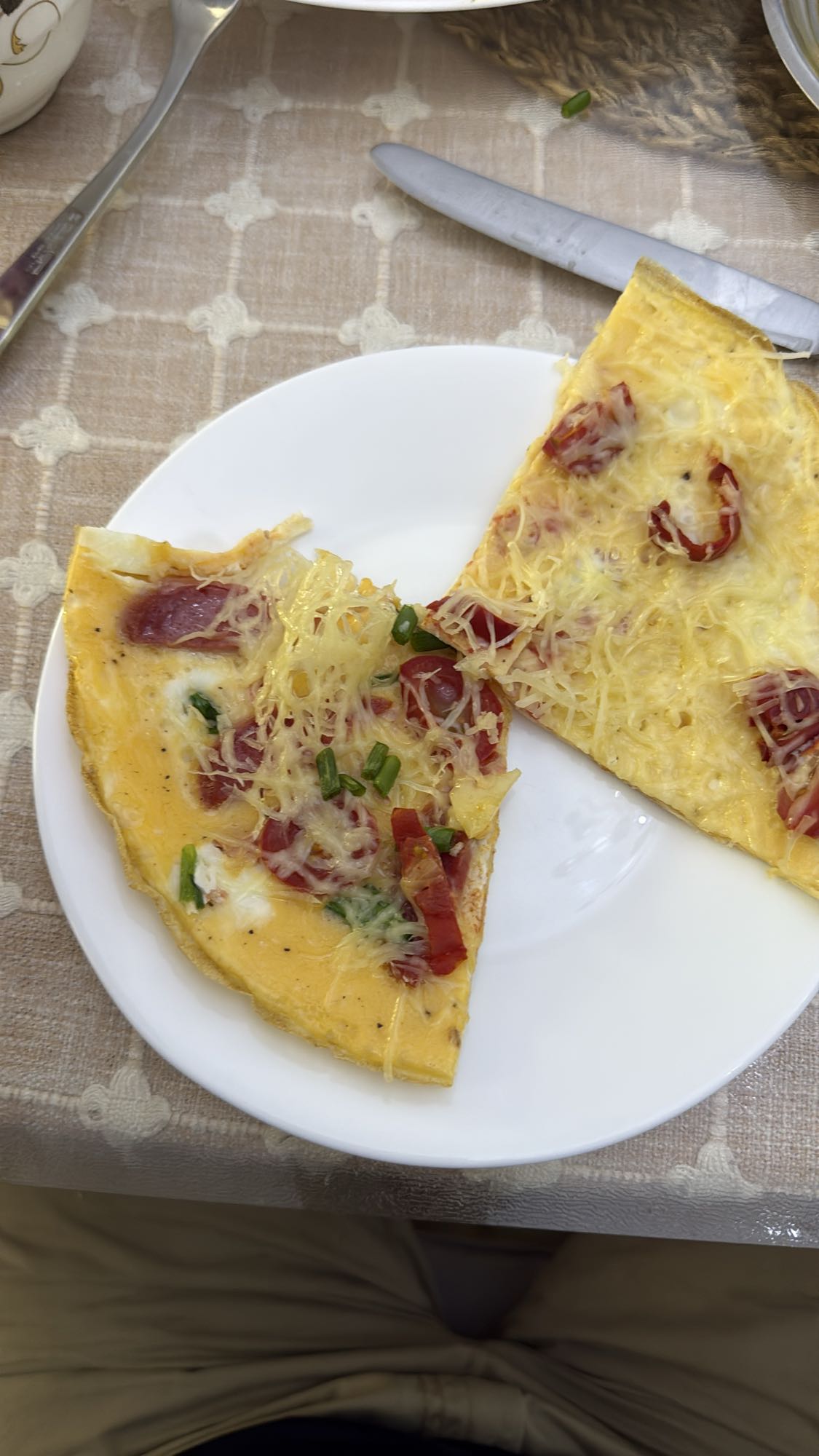 Омлет с сыром и сосиской