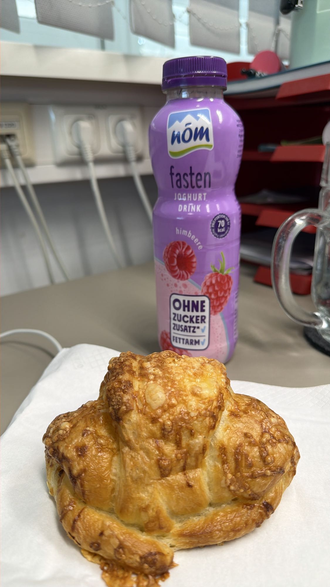 Käsegebäck mit Joghurtdrink