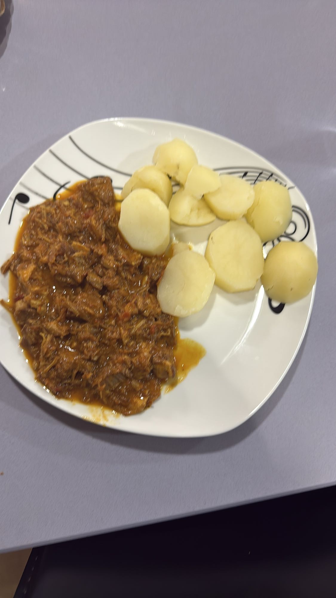 carne mechada con yuca