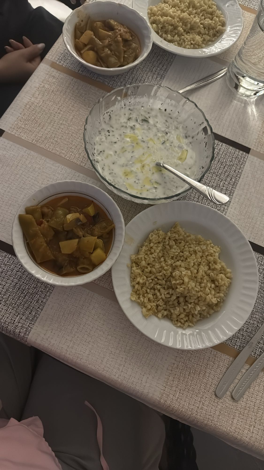 Bulgur ve sebze yemeği