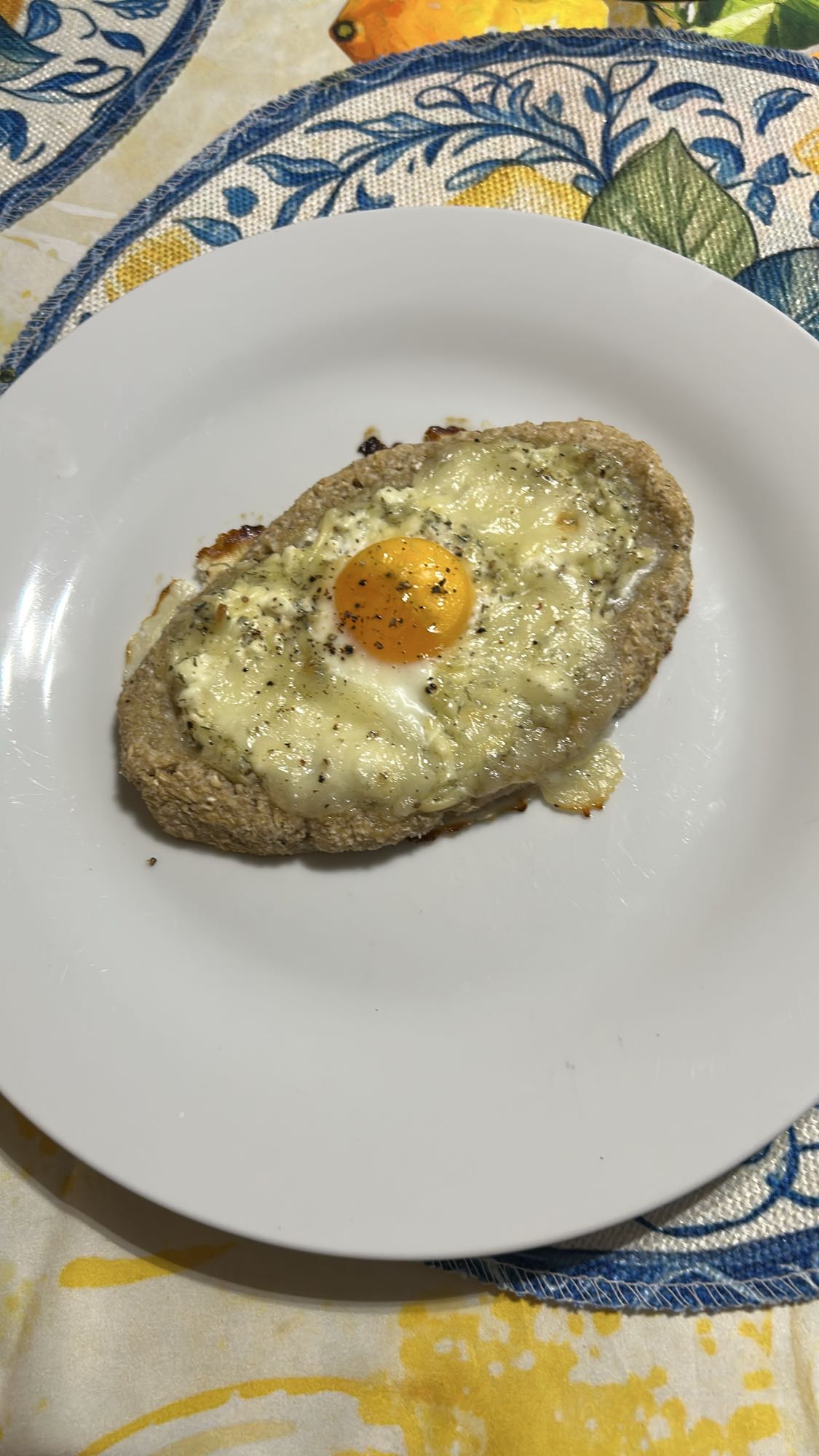 Тост с яйцом и сыром