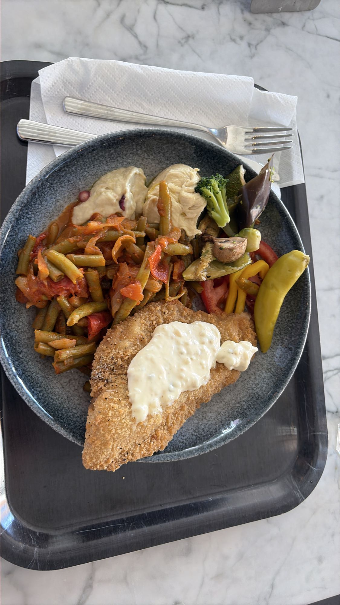 Panerad fisk med grönsaker