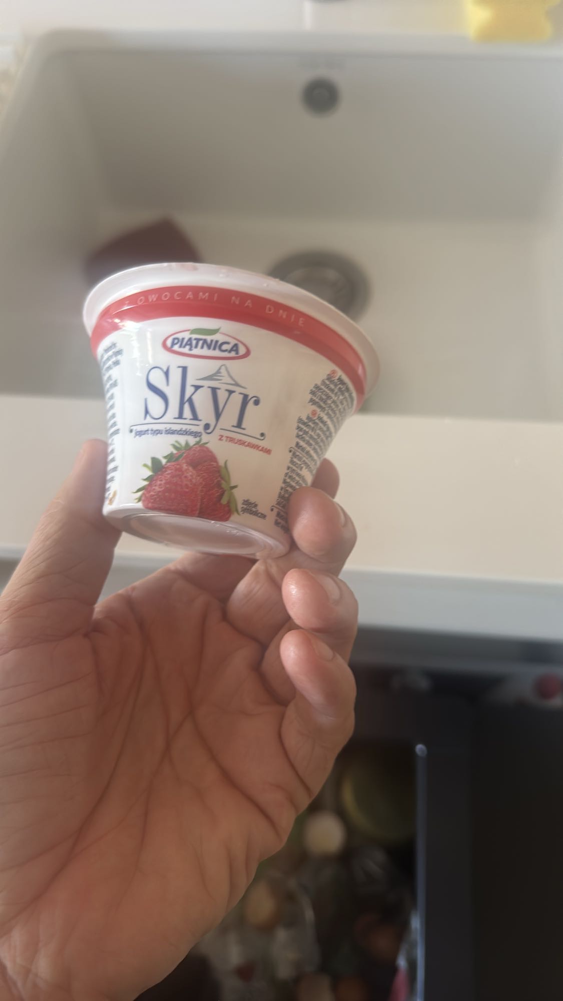 Skyr z truskawkami