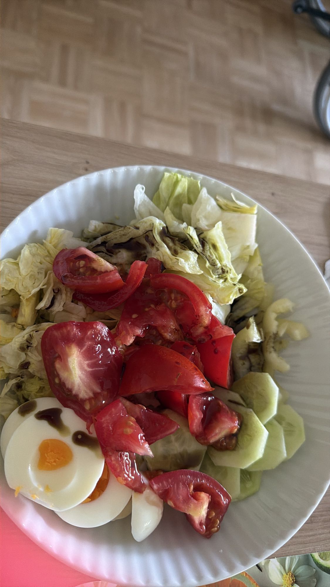 Gemischter Salat mit Ei