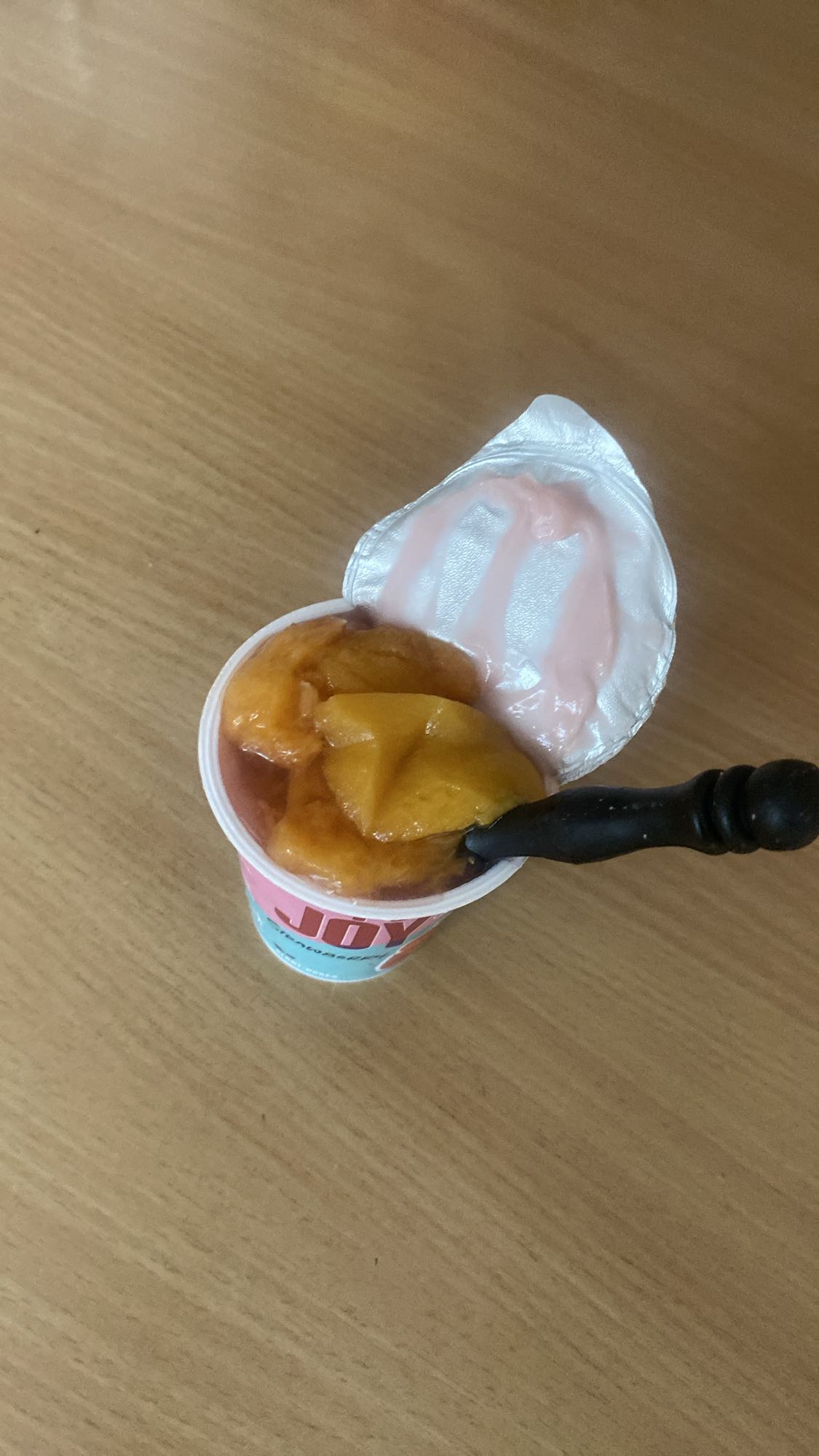 Jogurt z brzoskwinią