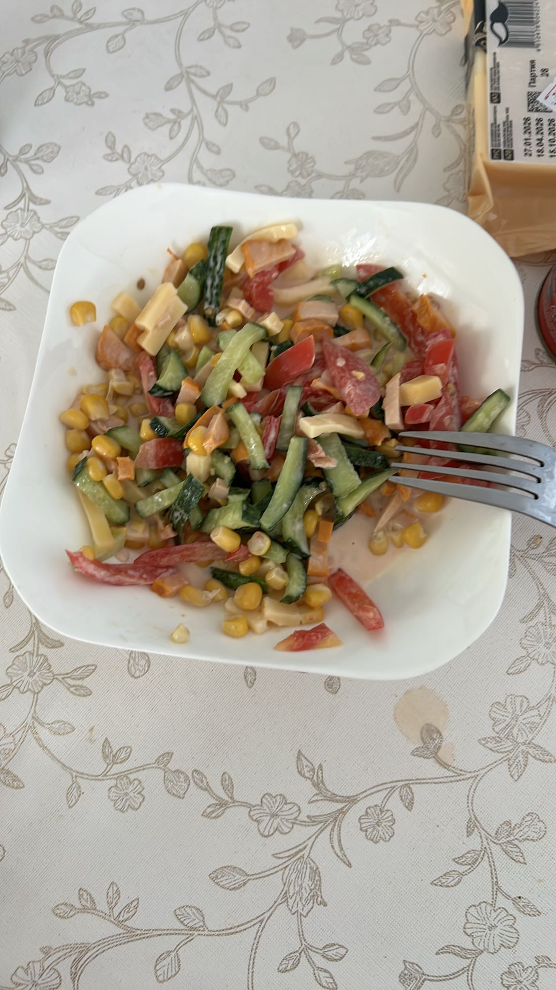 салат с кукурузой