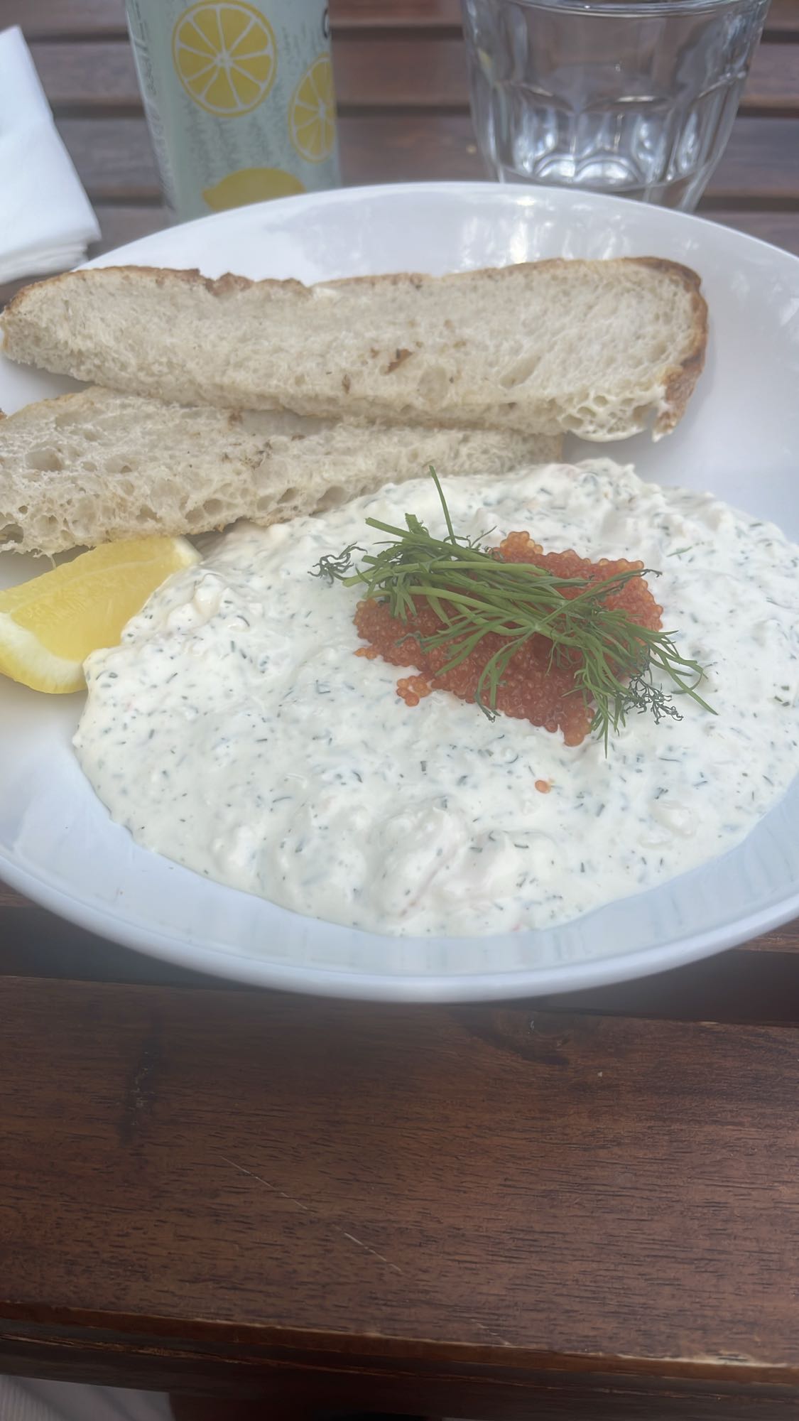 Skagenröra med bröd