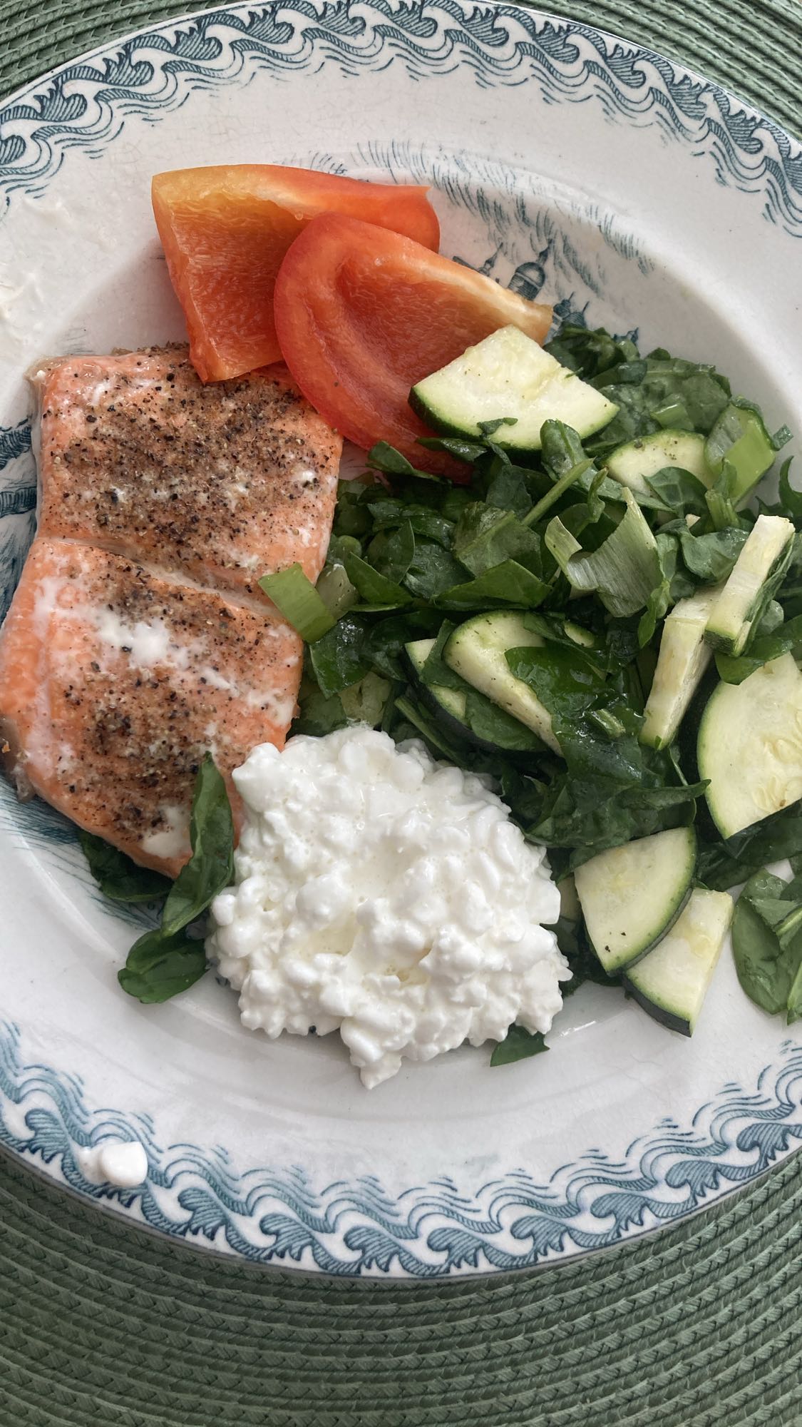 Lax med keso och sallad