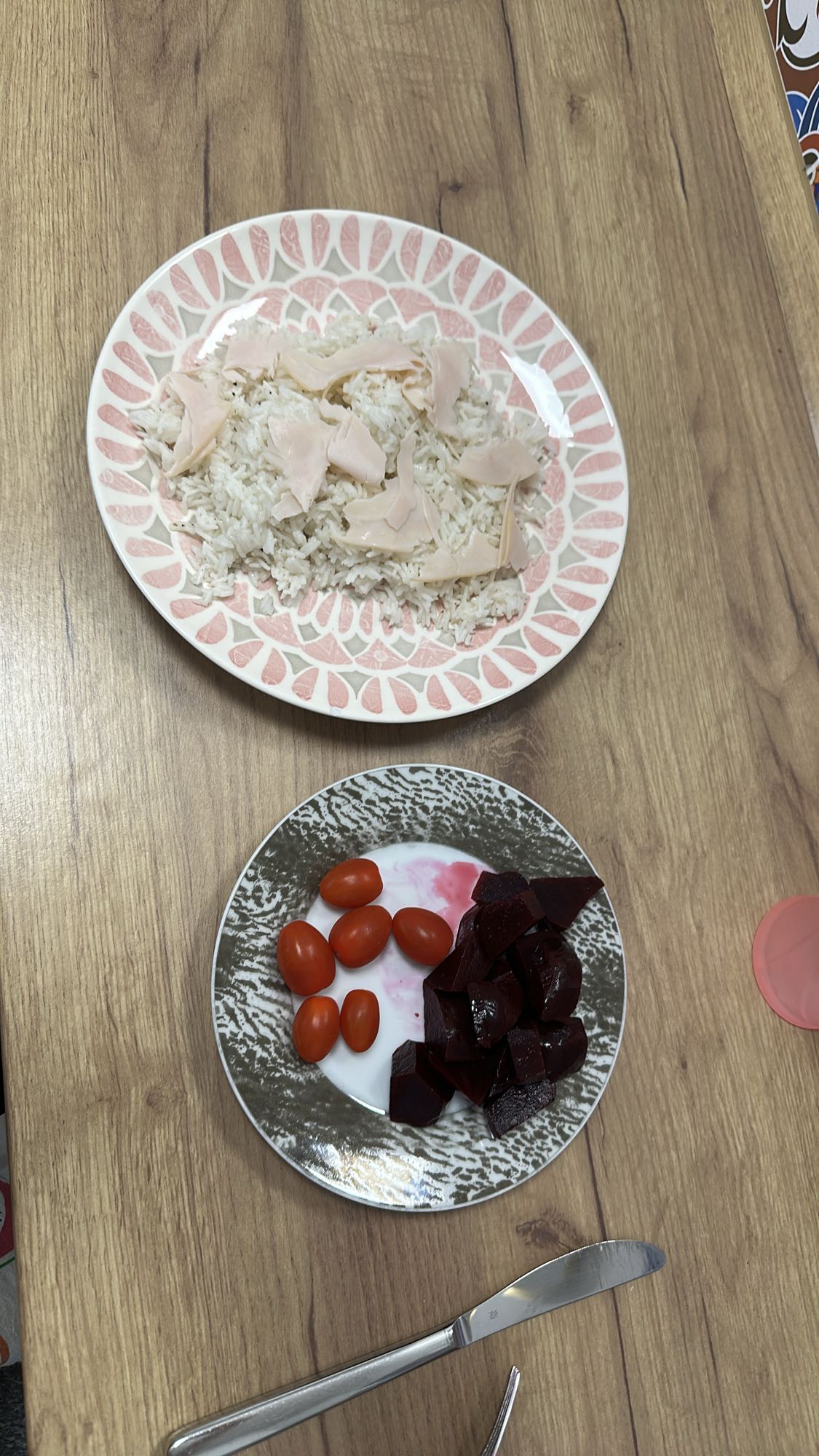 Arroz con pavo y ensalada