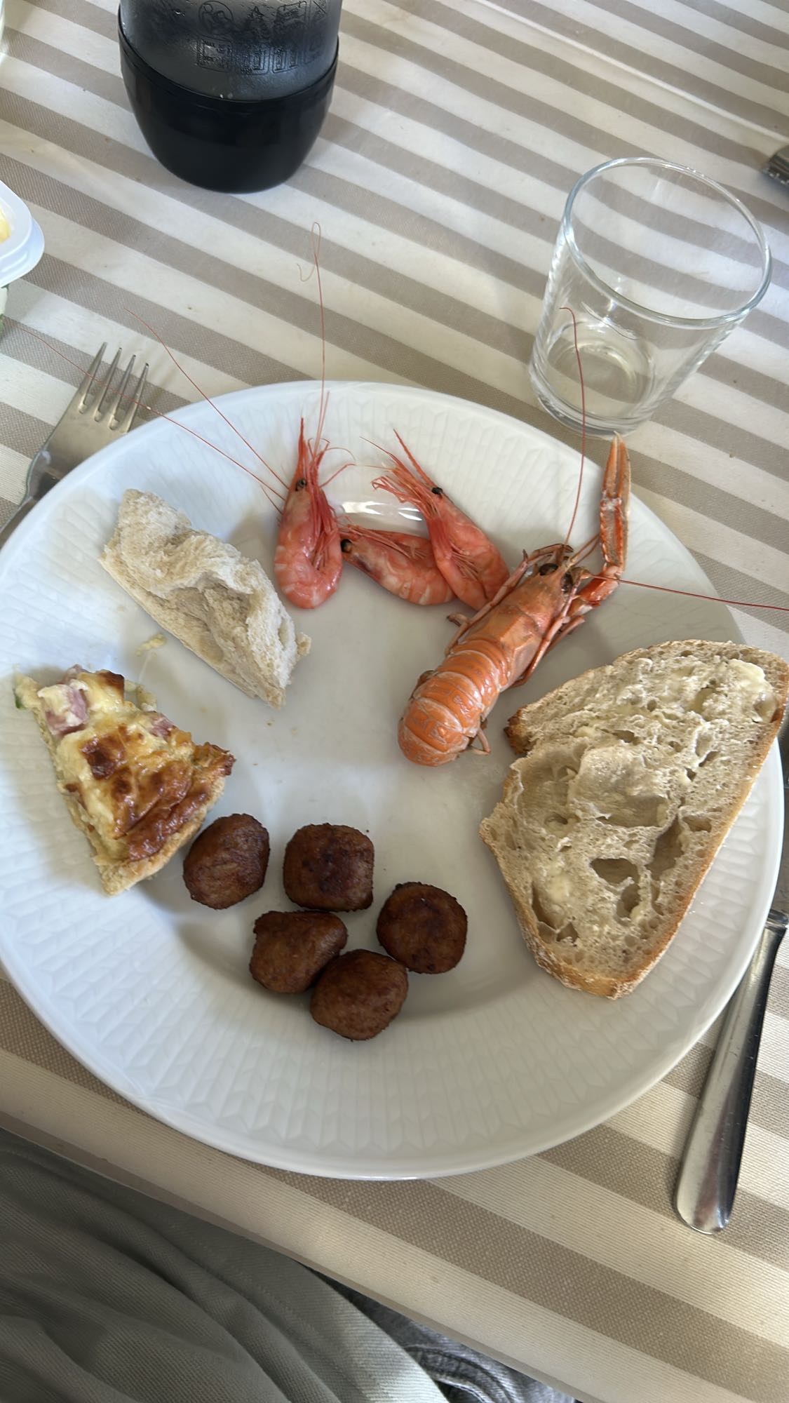 Räkor bröd och tapas