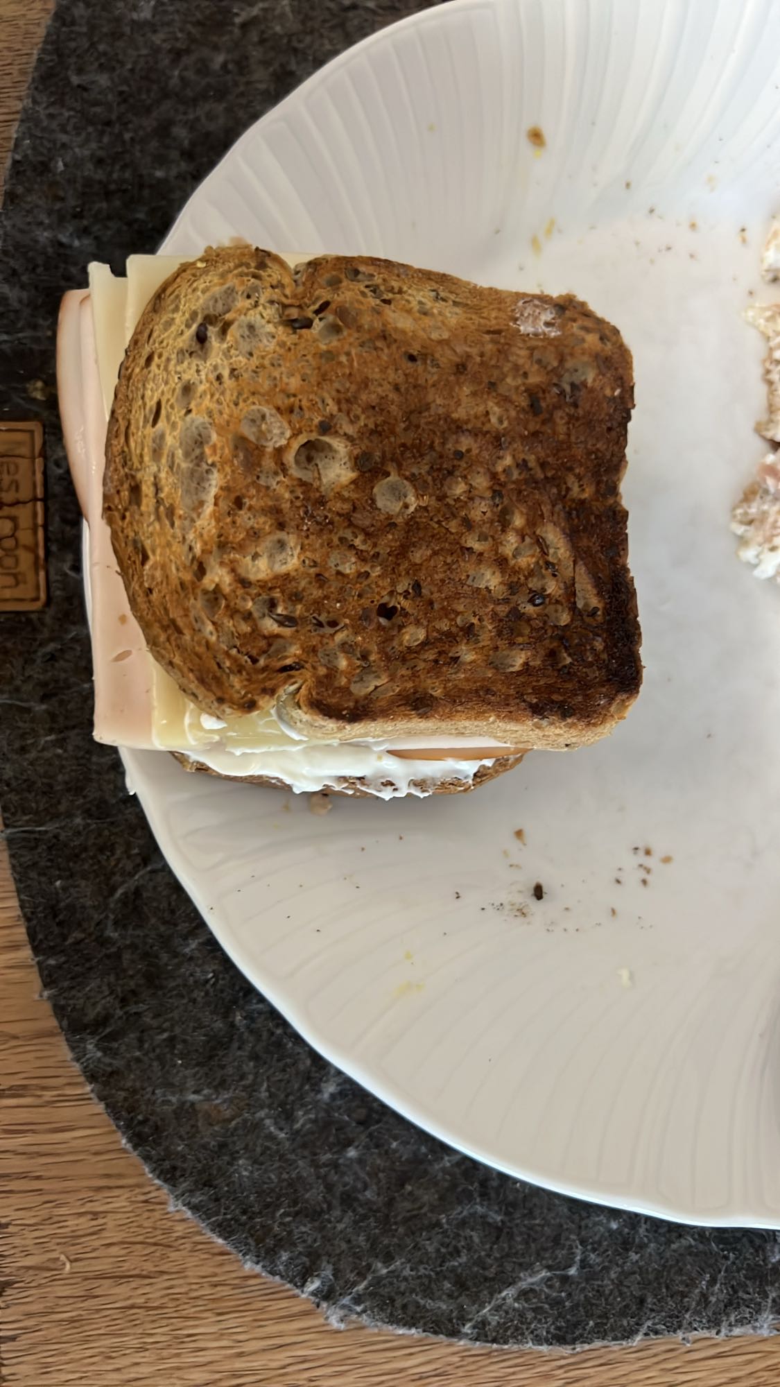 Toast con tacchino e formaggio