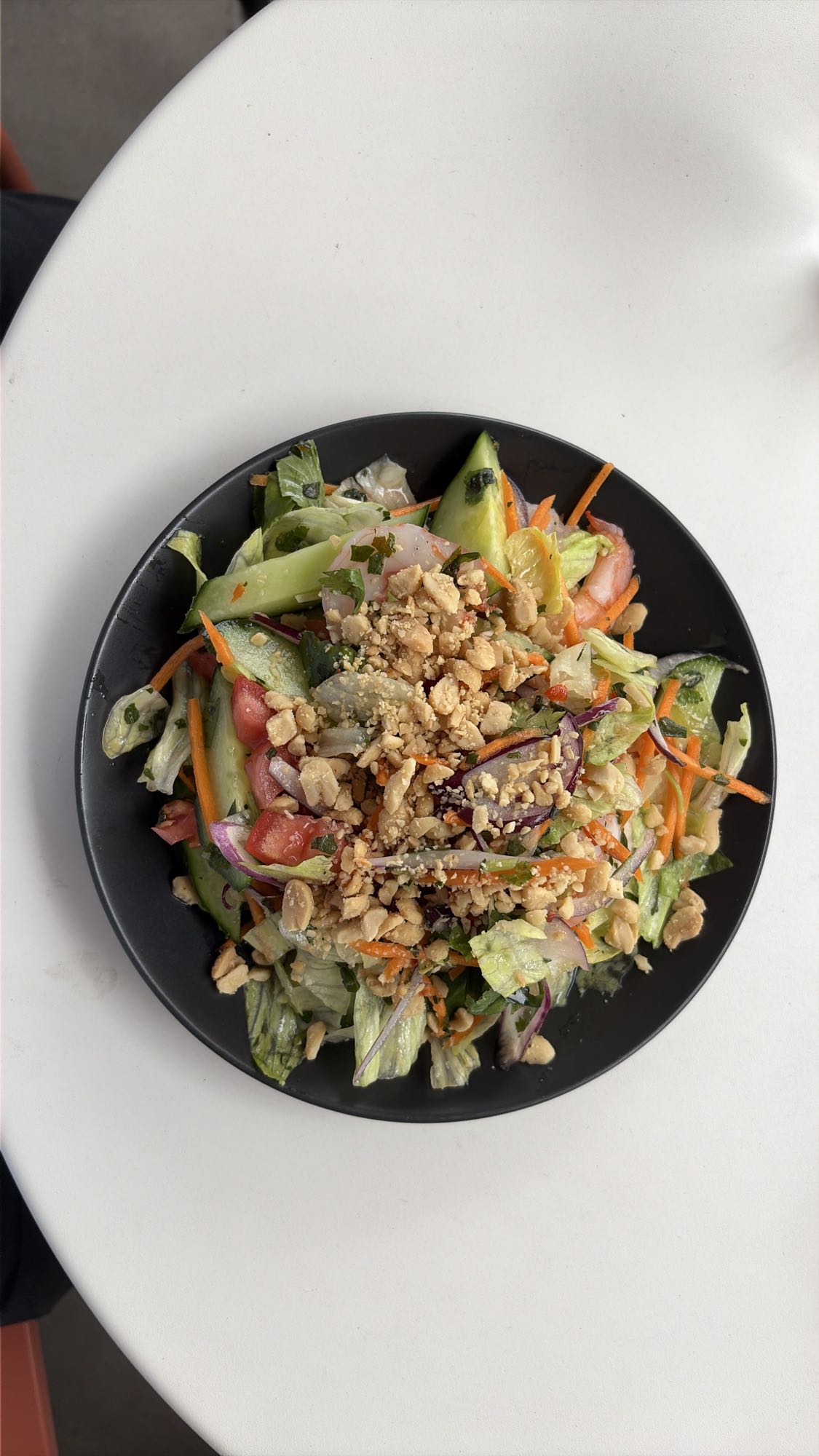 Räksallad med jordnötter
