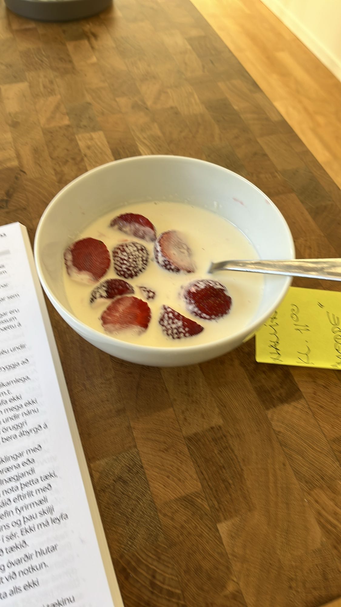 Jordgubbar med mjölk