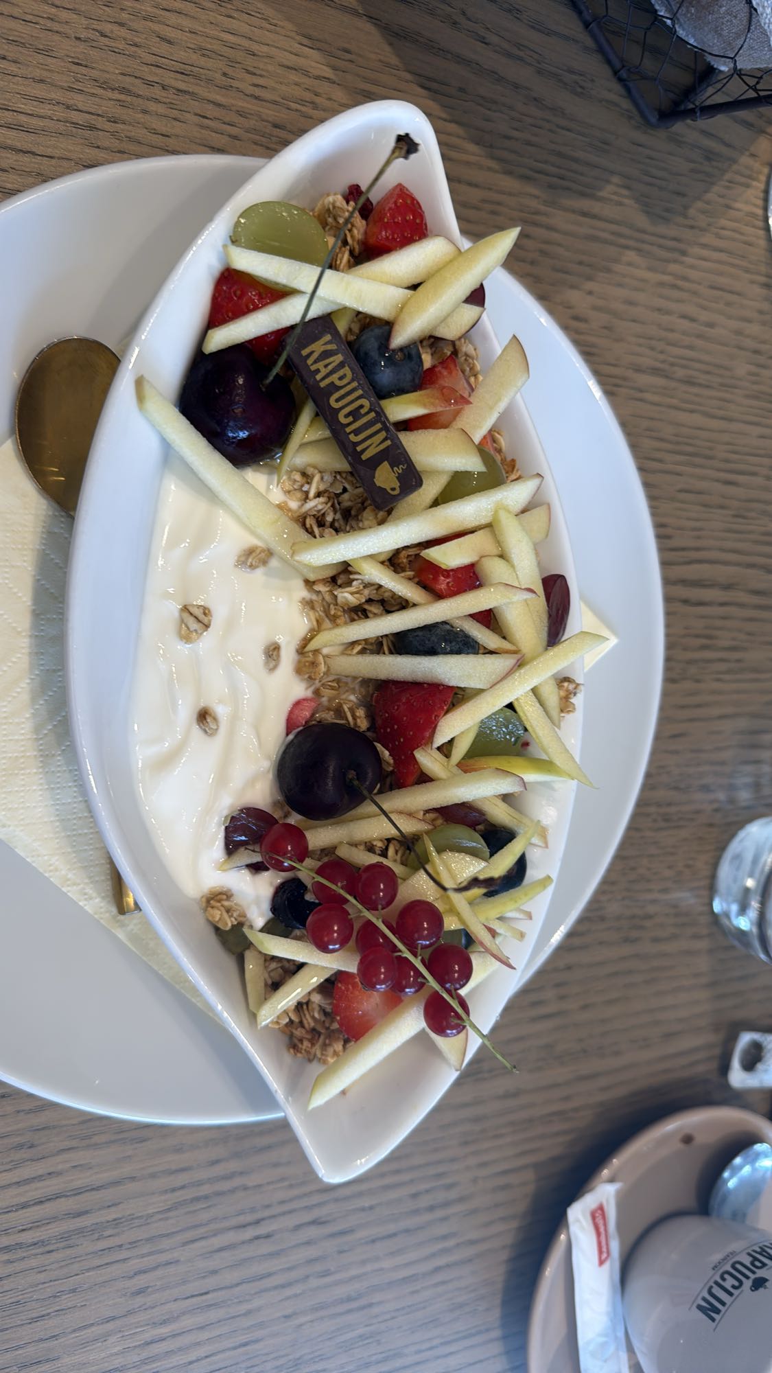 Yoghurt met fruit en muesli