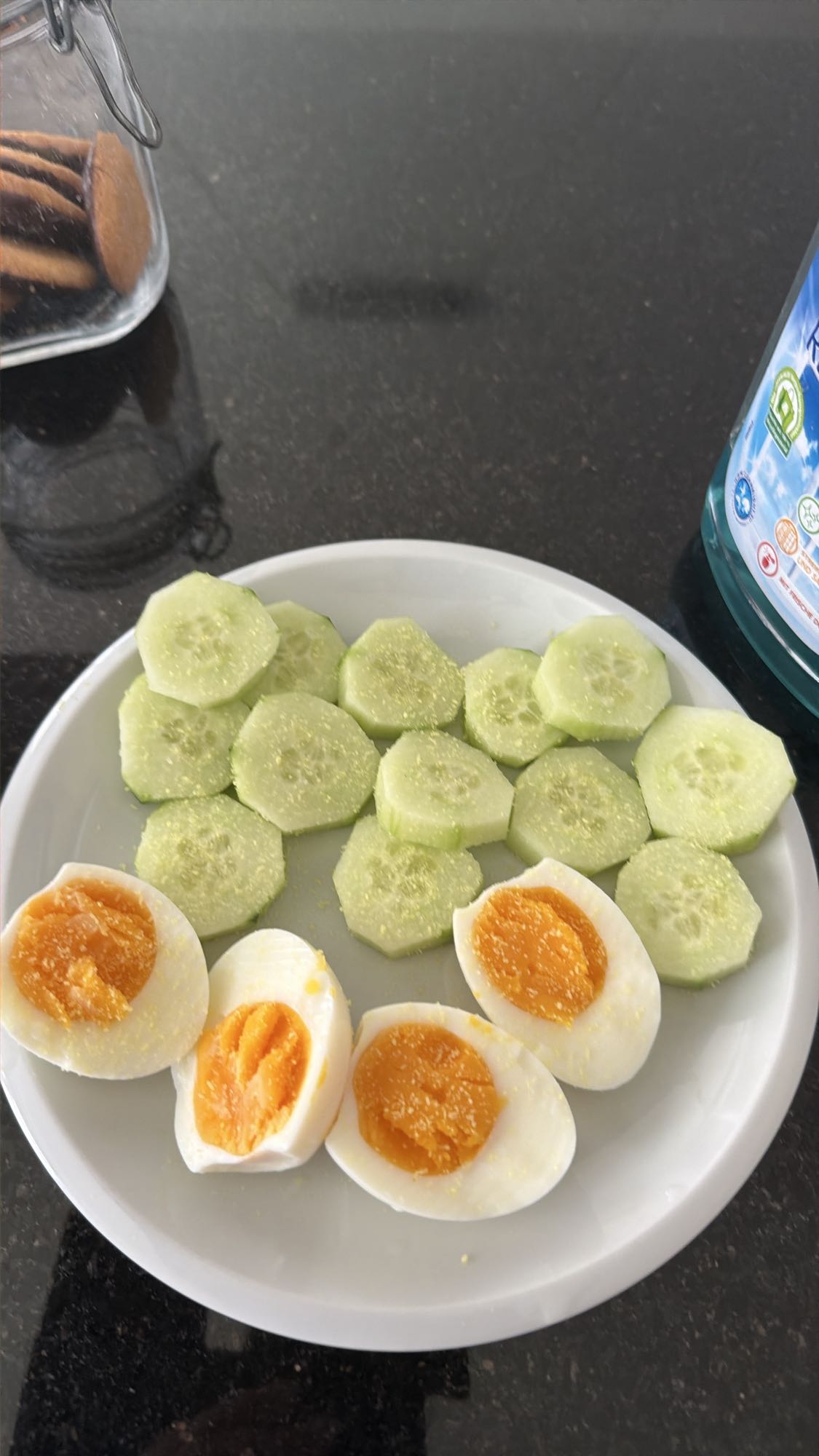 Eier mit Gurke