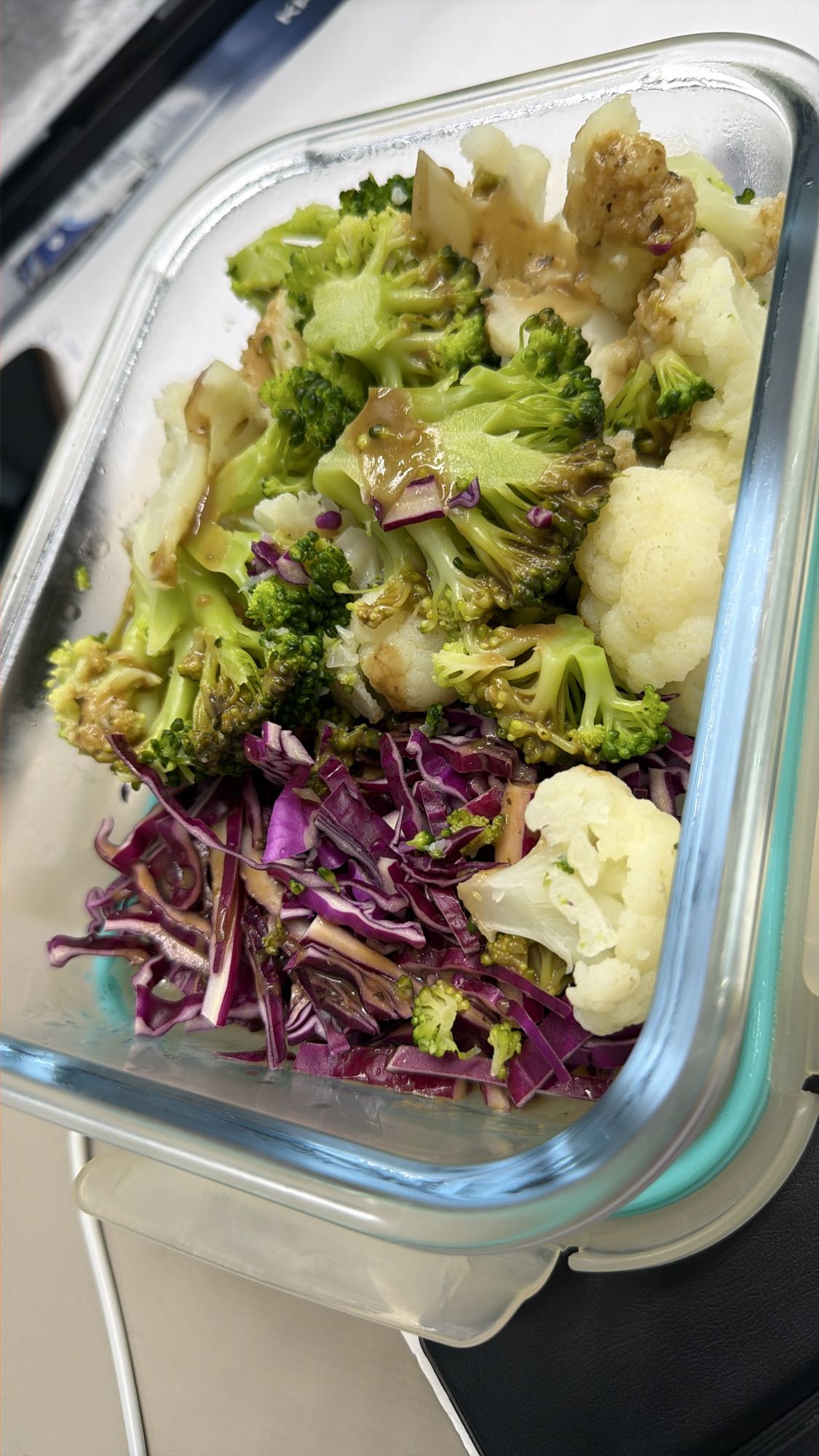 Gemüsesalat mit Dressing