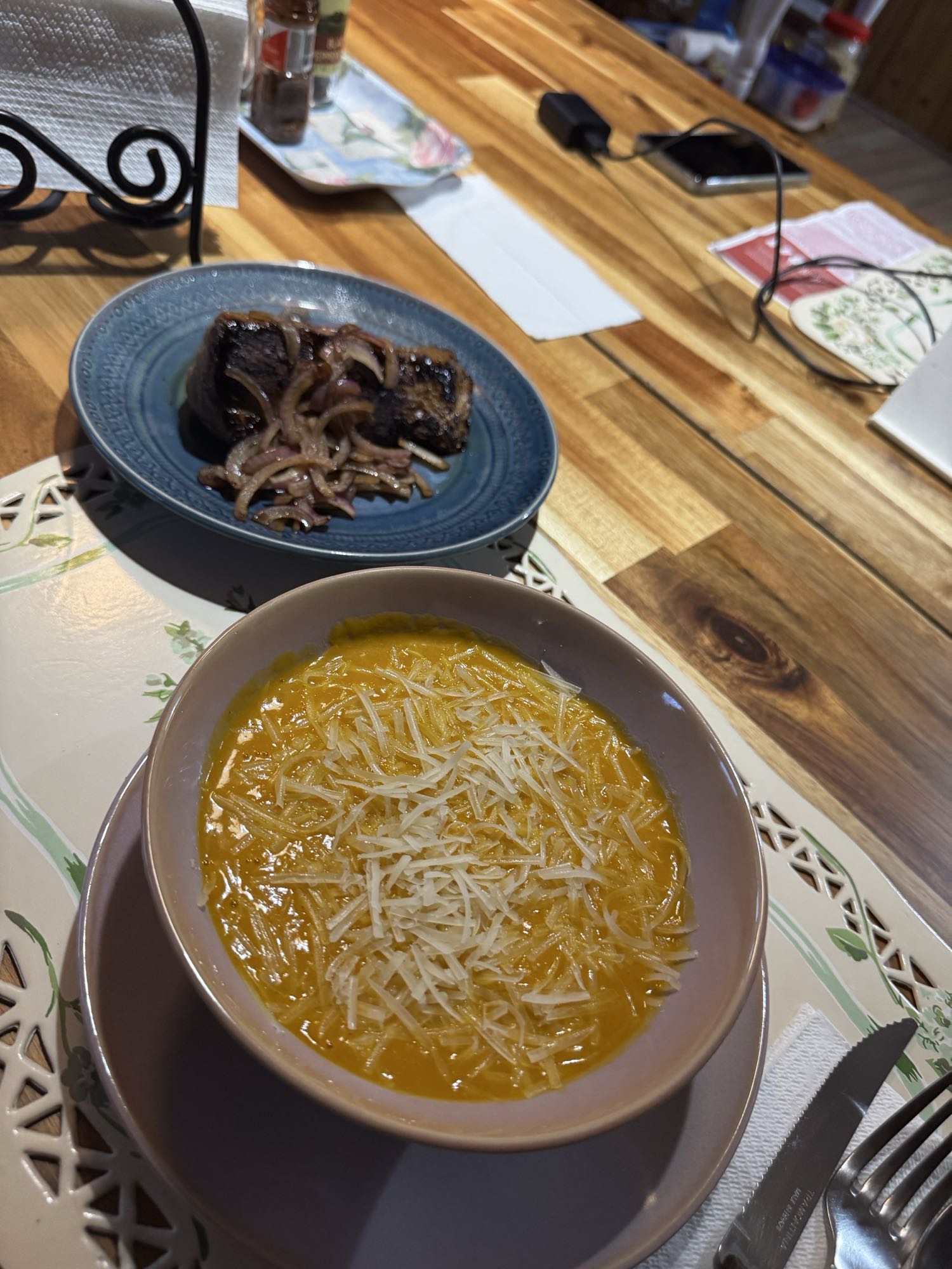 sopa con carne y queso