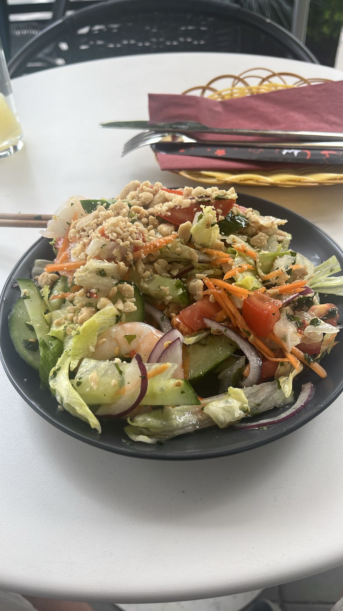 Räksallad med jordnötter