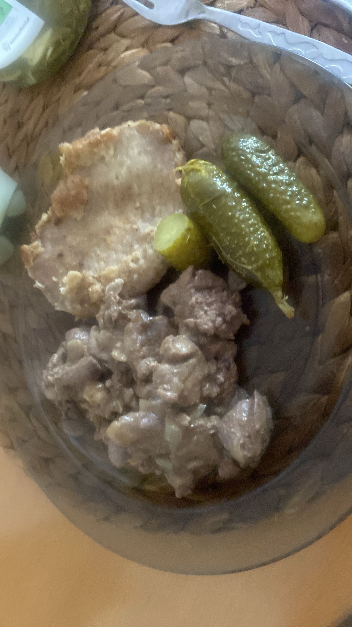 Wieprzowina z ogórkami