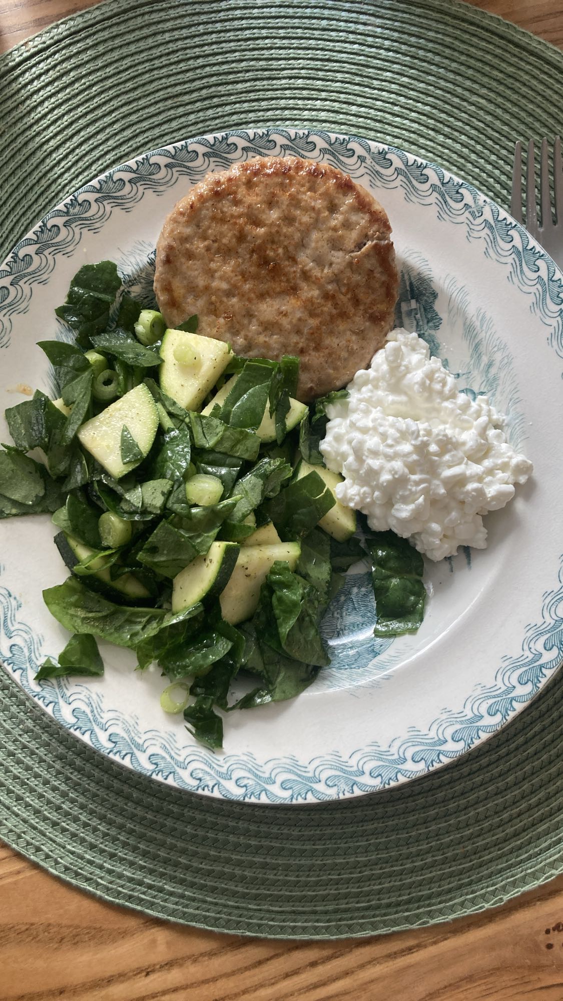 Fläskburgare med sallad