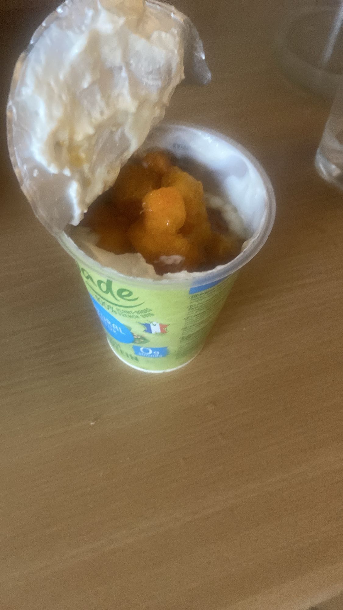 Jogurt z morelami