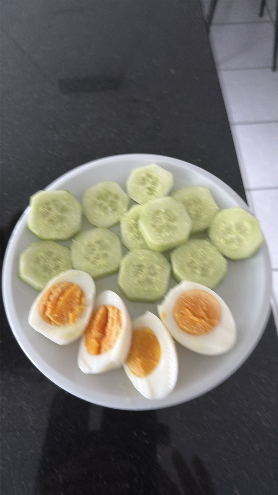 Eier mit Gurke