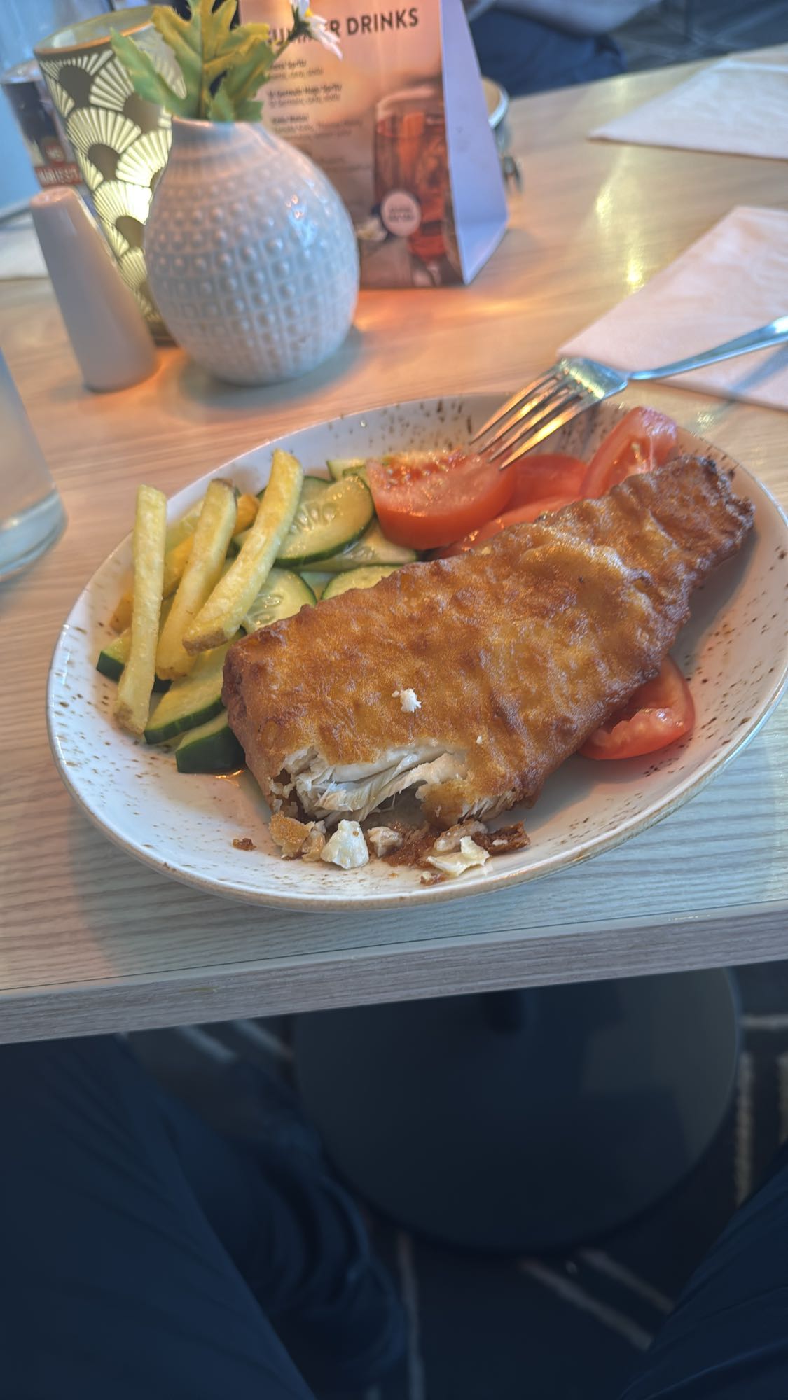 Panerad fisk med sallad