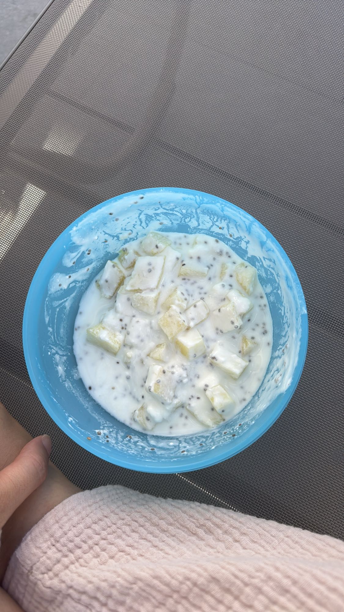 Yoğurtlu ananas kasesi