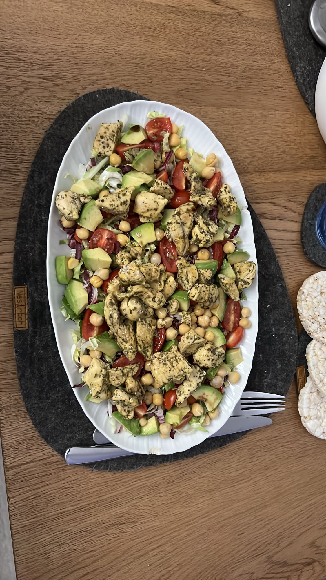 Insalata pollo e avocado