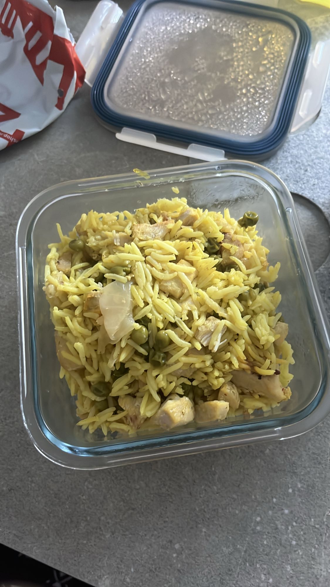 Kycklingris med ärtor