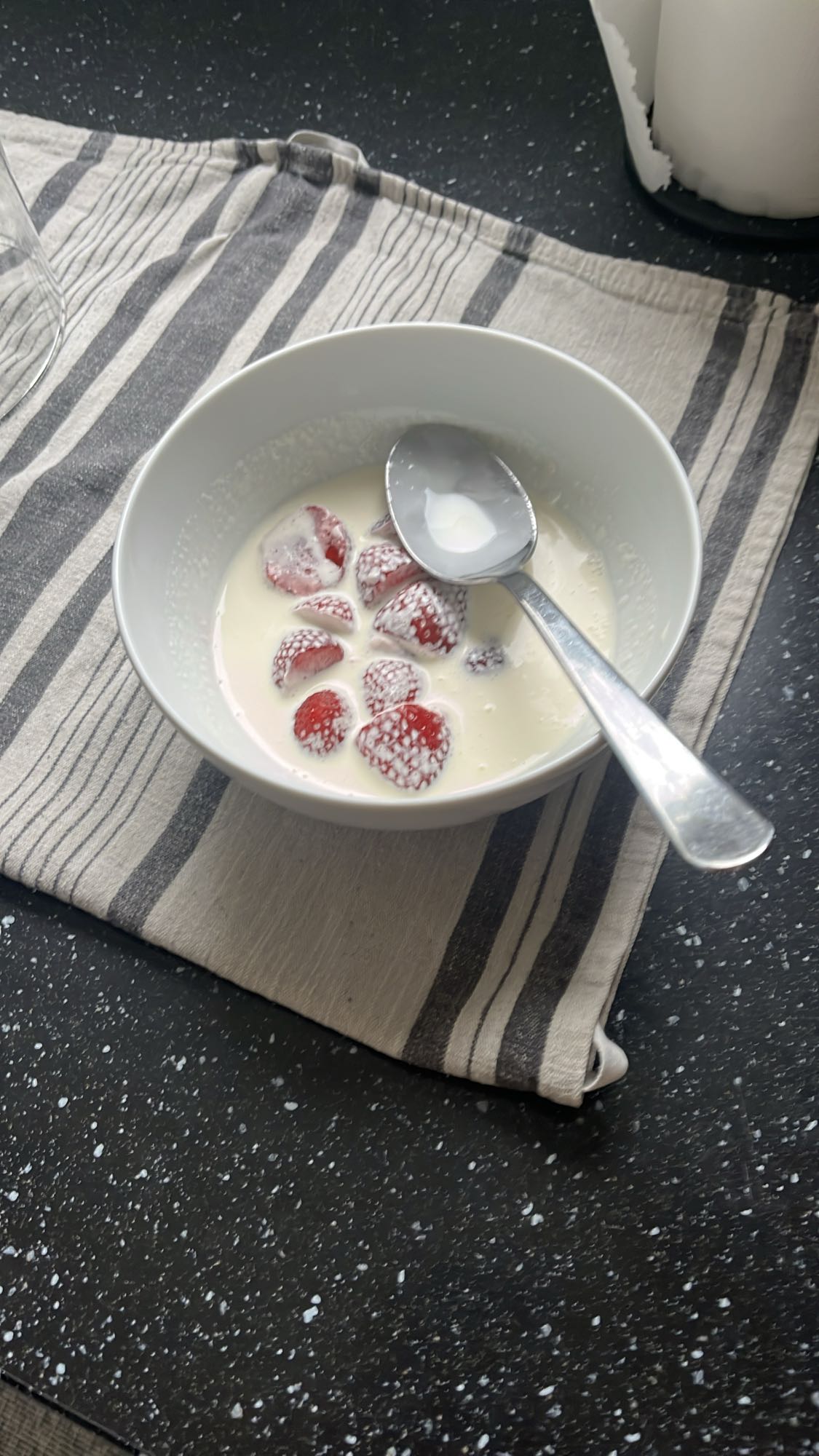 Jordgubbar med mjölk